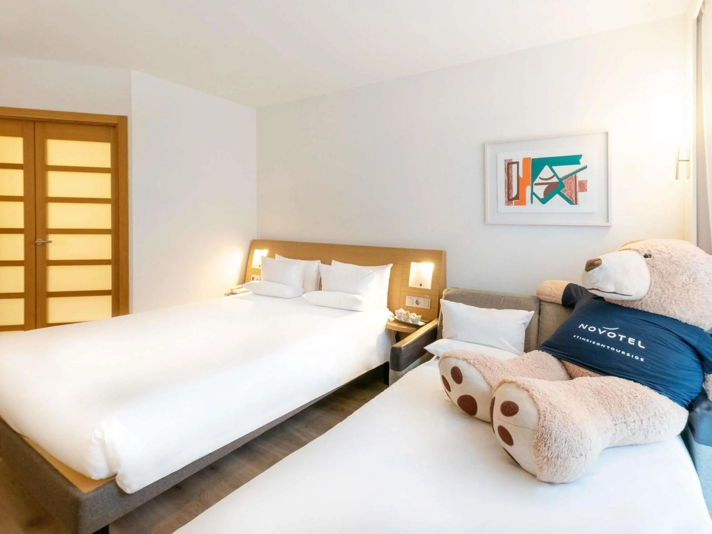 Bedroom, Bed in Novotel Barcelona City