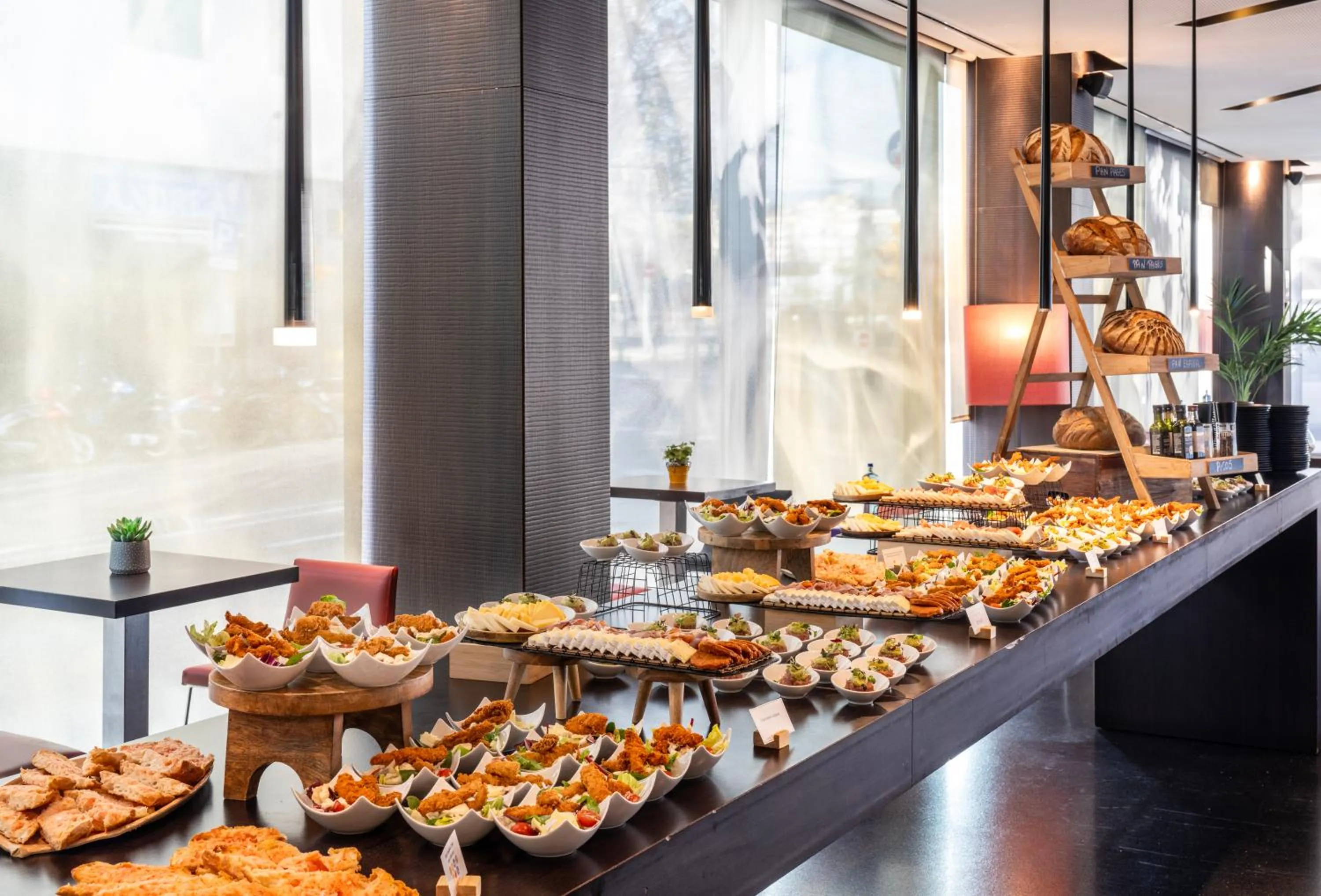 Restaurant/places to eat in Novotel Barcelona City