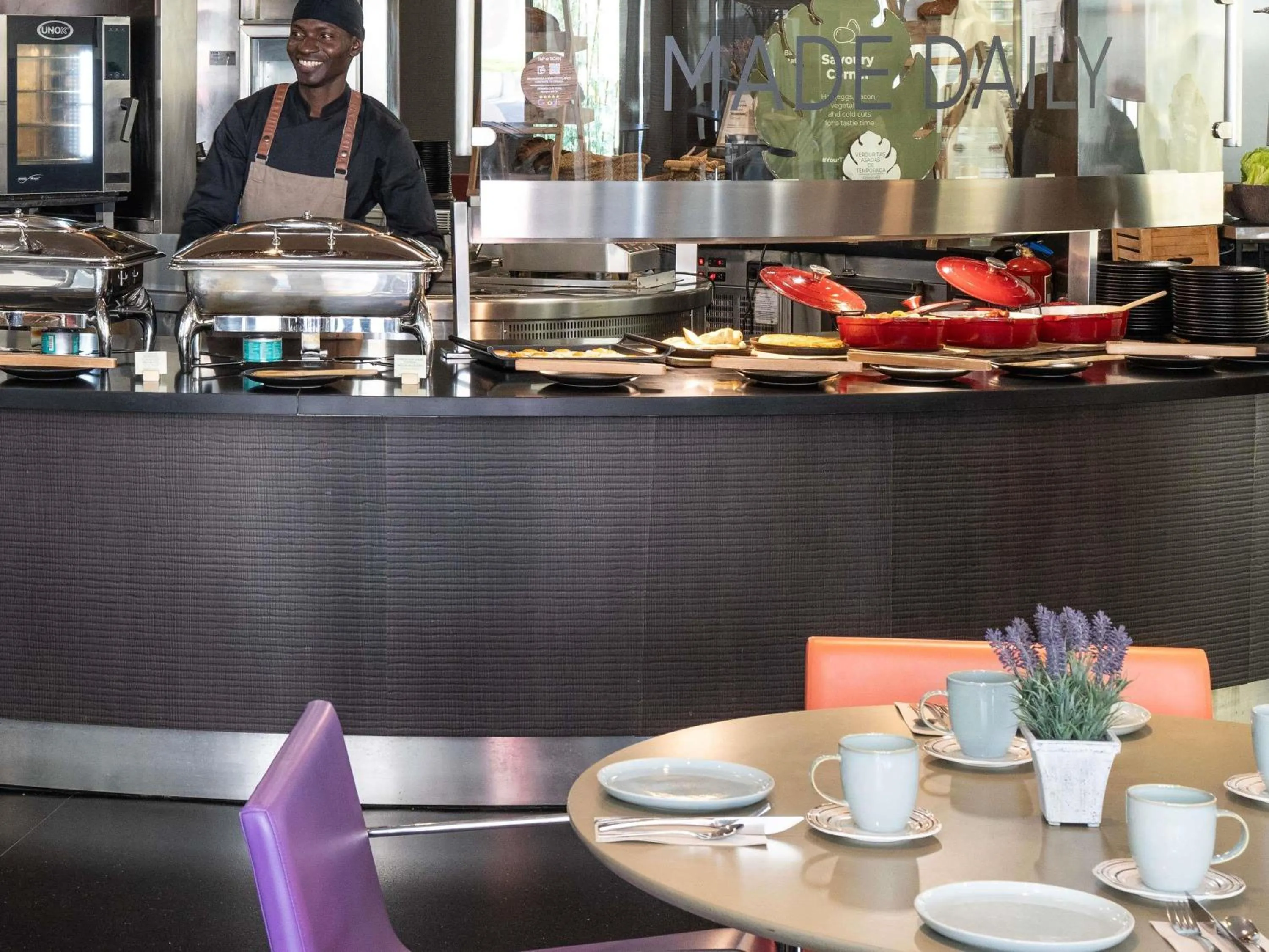 Restaurant/places to eat in Novotel Barcelona City