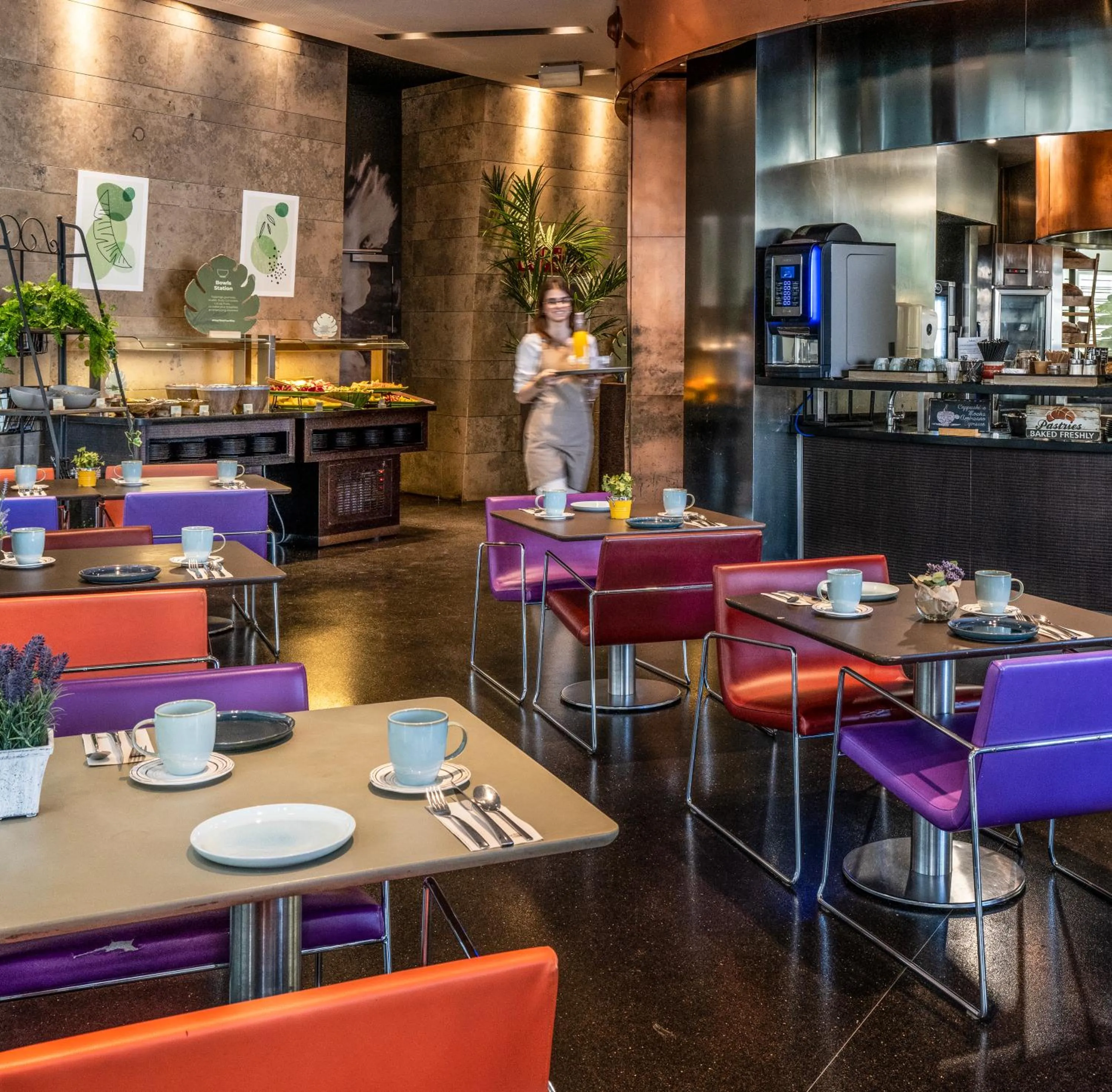 Restaurant/places to eat in Novotel Barcelona City