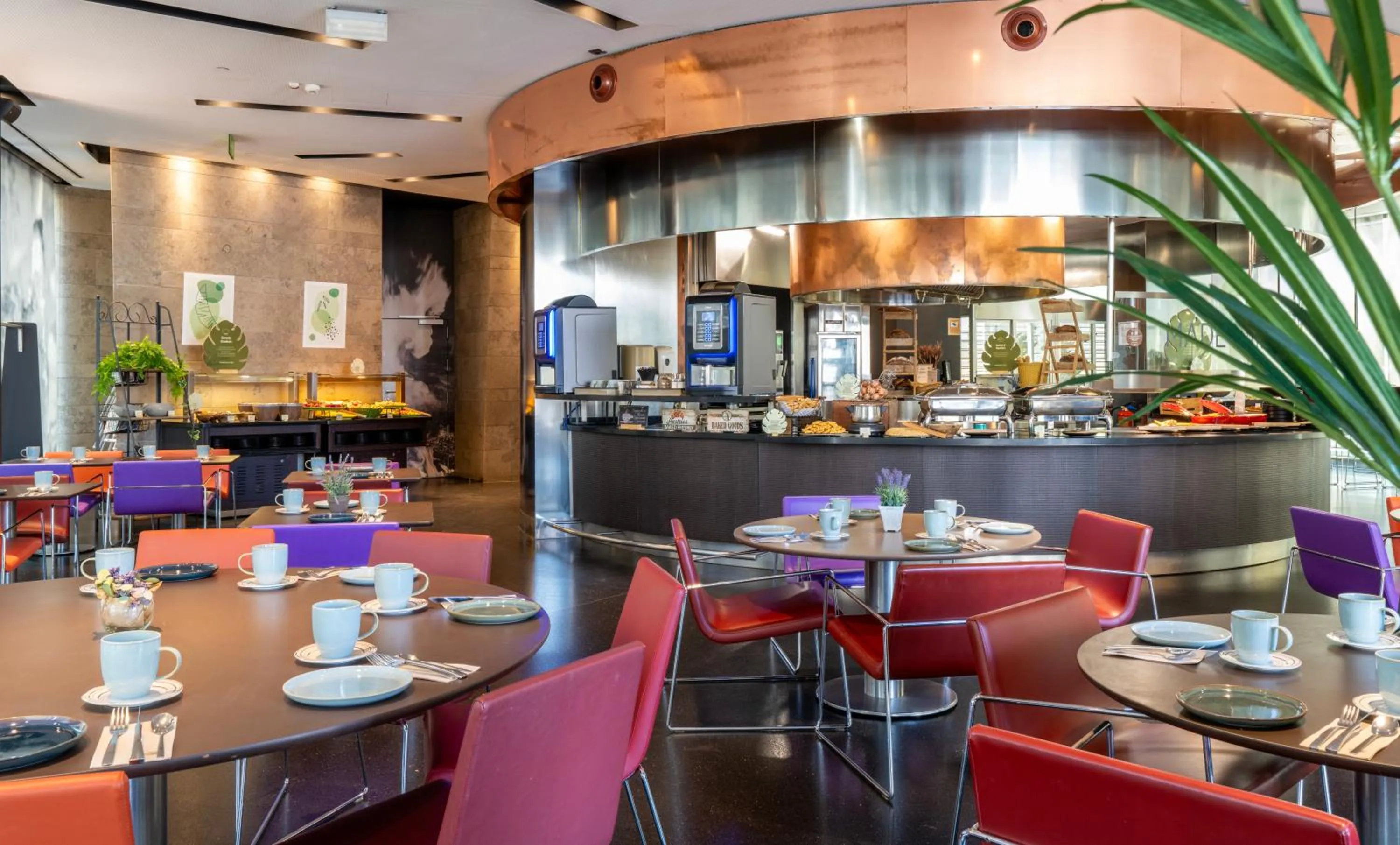 Restaurant/places to eat in Novotel Barcelona City