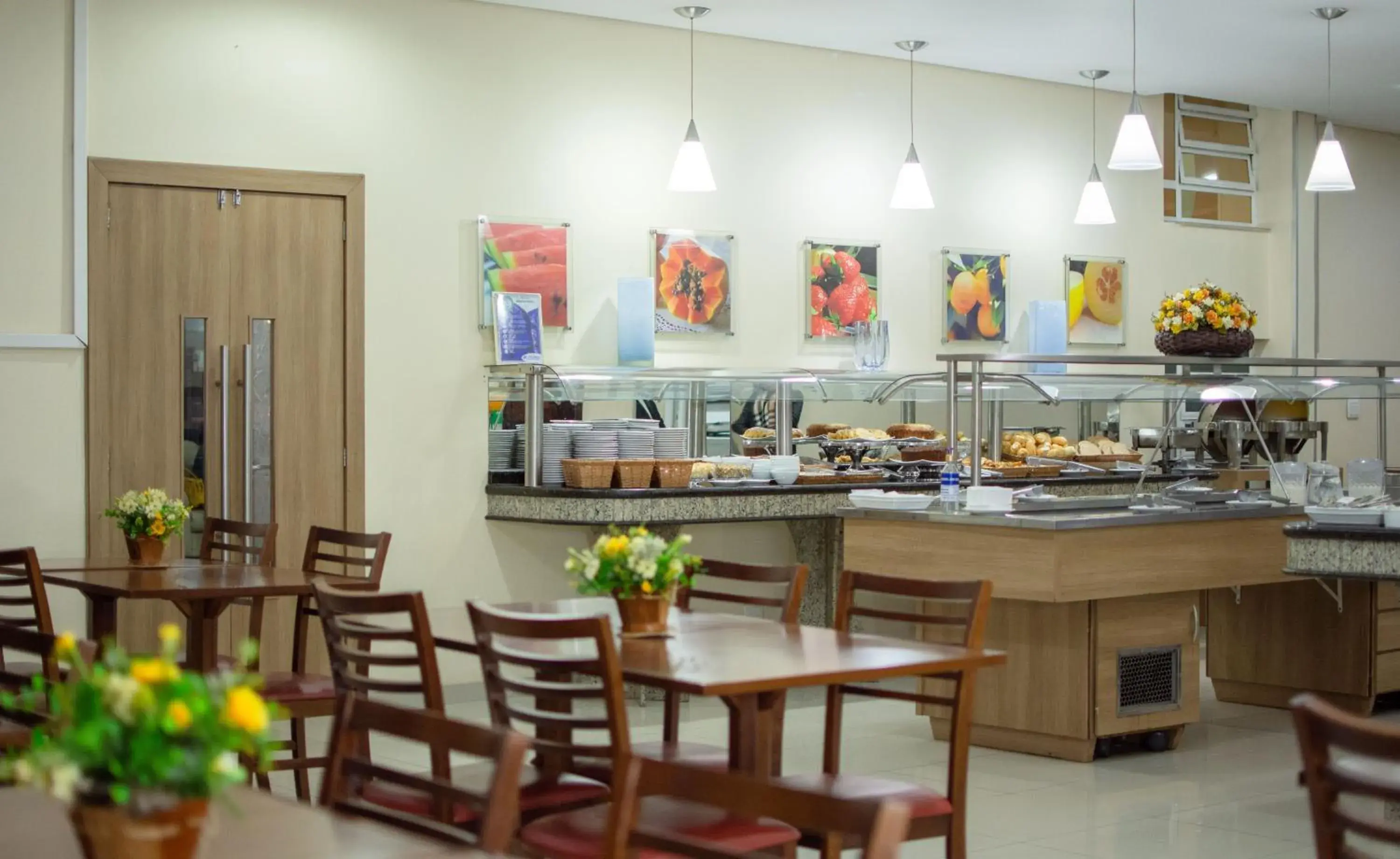 Restaurant/places to eat in Hotel Dan Inn Express Foz do Iguaçu By Nacional Inn Restaurant/places to eat in Hotel Dan Inn Express Foz do Iguaçu By Nacional Inn