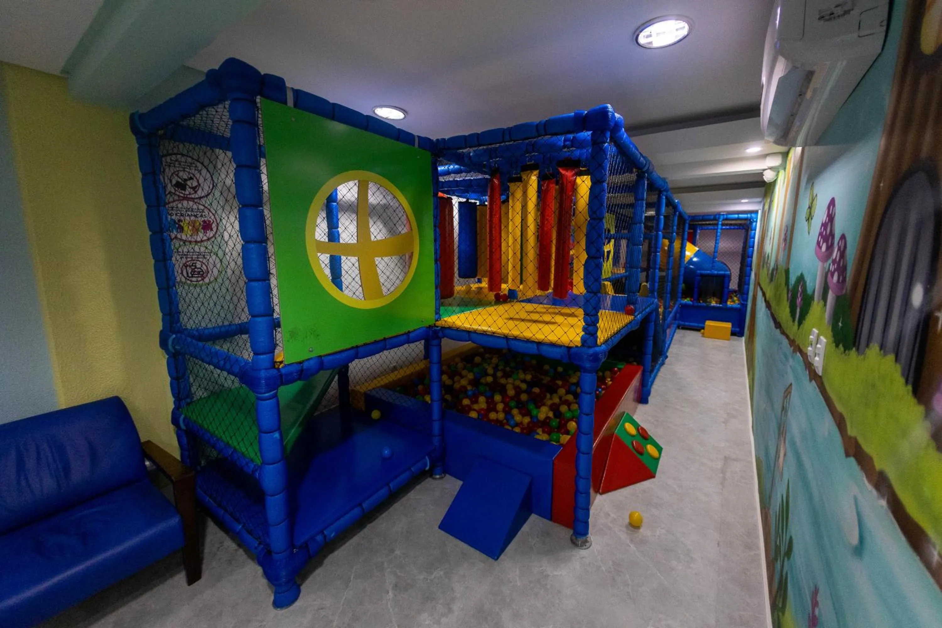 children in Hotel Plaza Camboriú