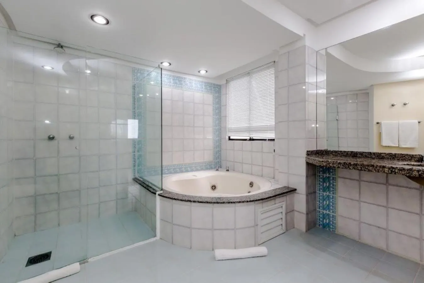 Hot Tub in Hotel Plaza Camboriú