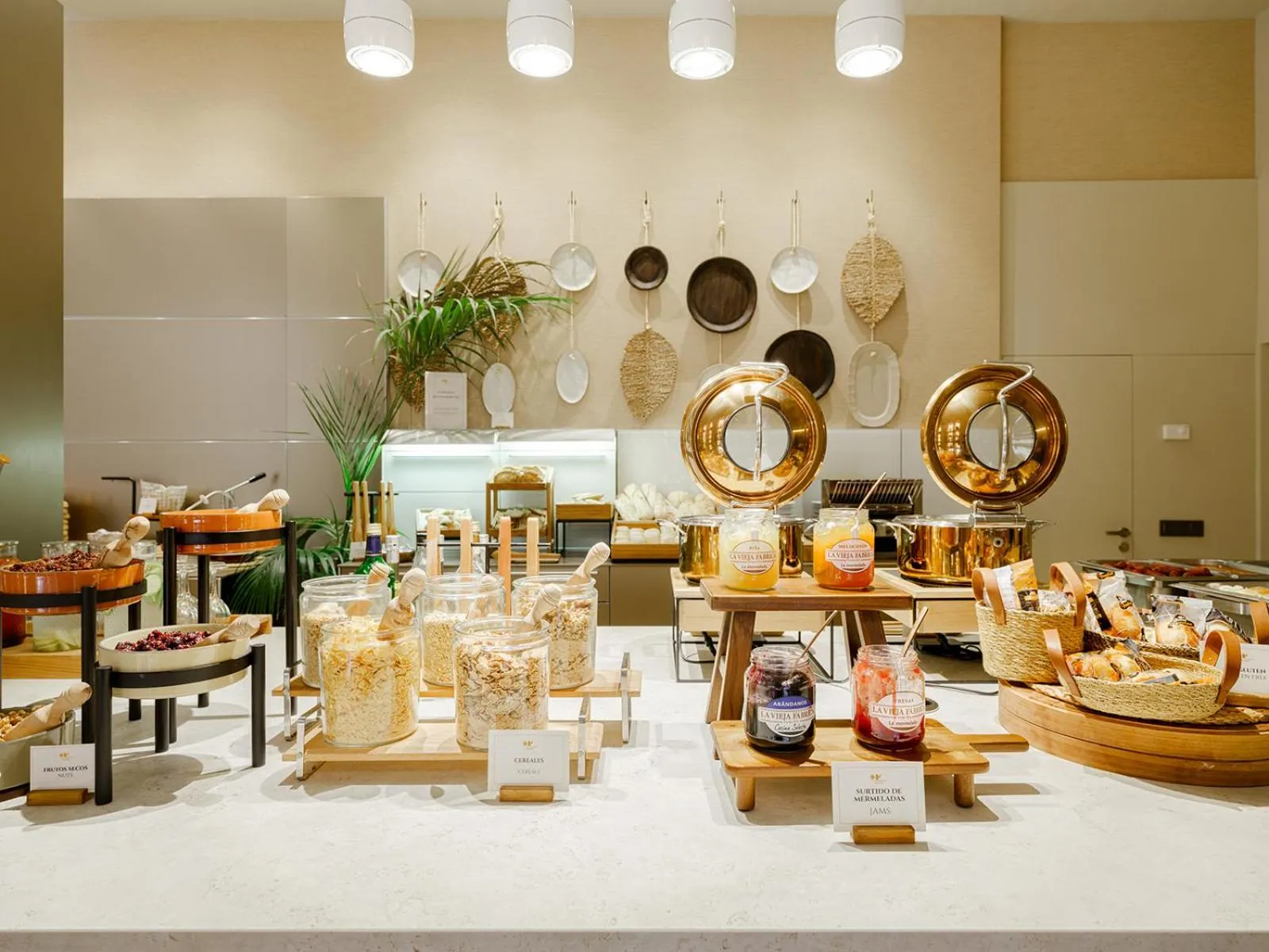 Food and drinks in Hotel Taburiente S.C.Tenerife