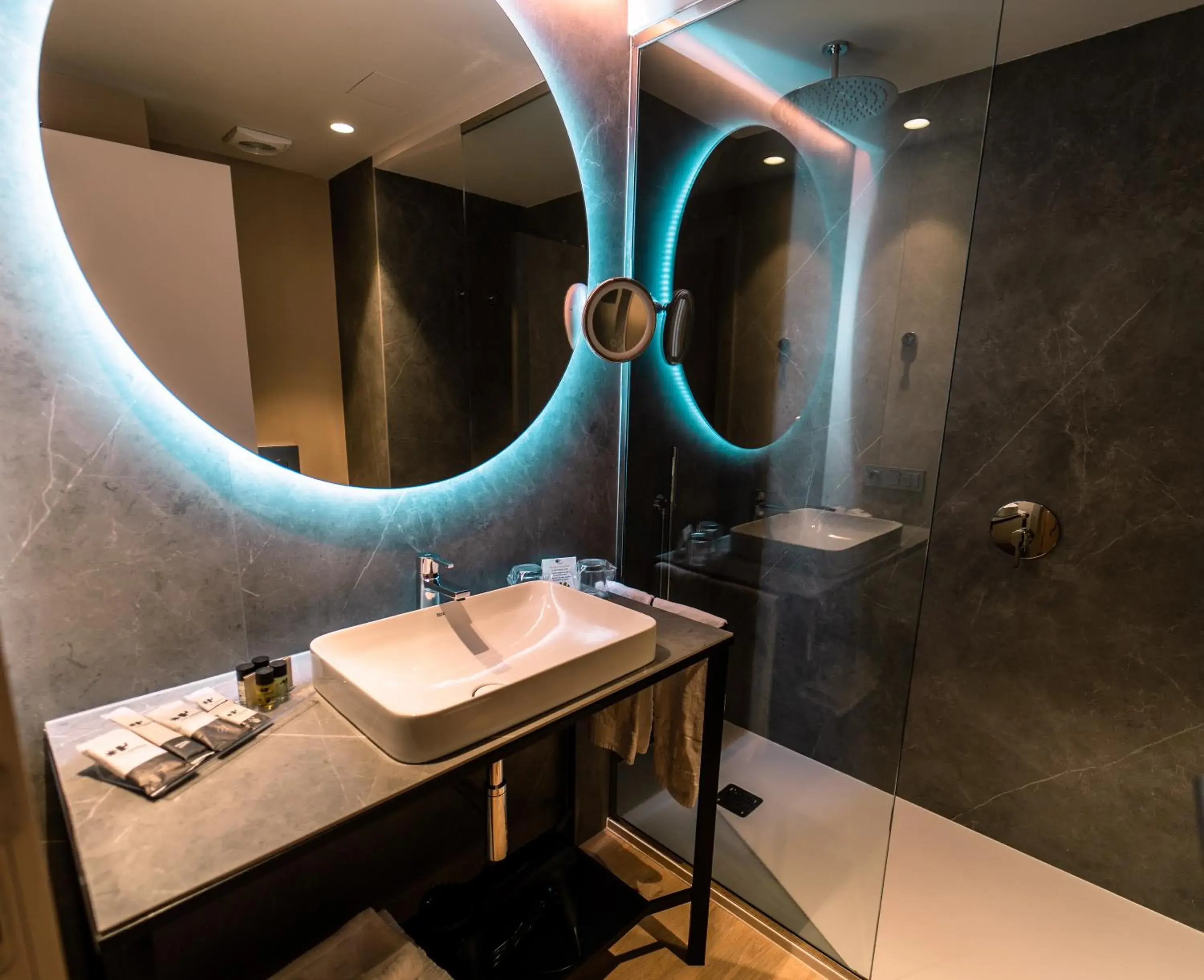 Bathroom in Hotel Taburiente S.C.Tenerife Bathroom in Hotel Taburiente S.C.Tenerife