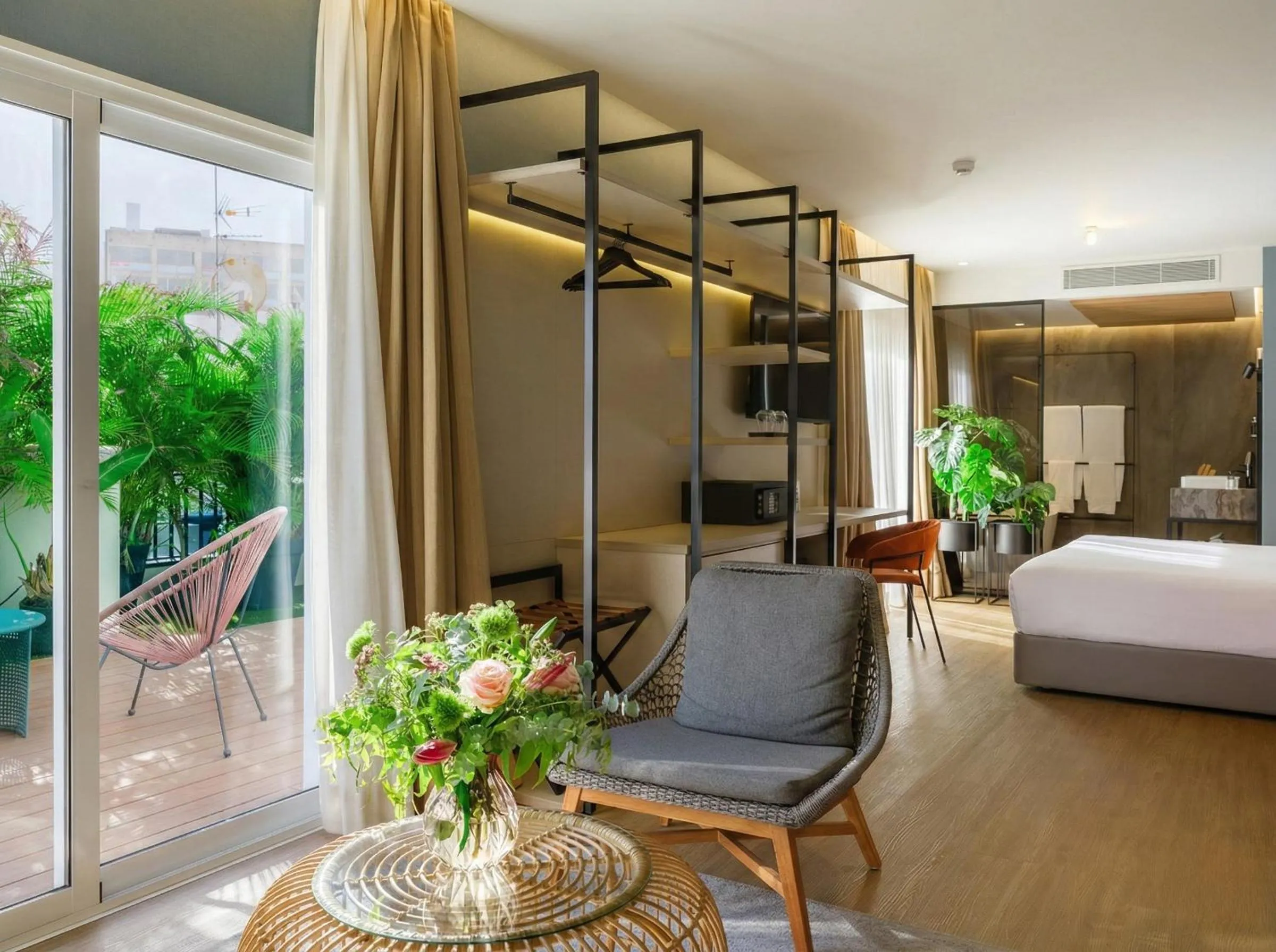 Living room, Bed in Hotel Taburiente S.C.Tenerife