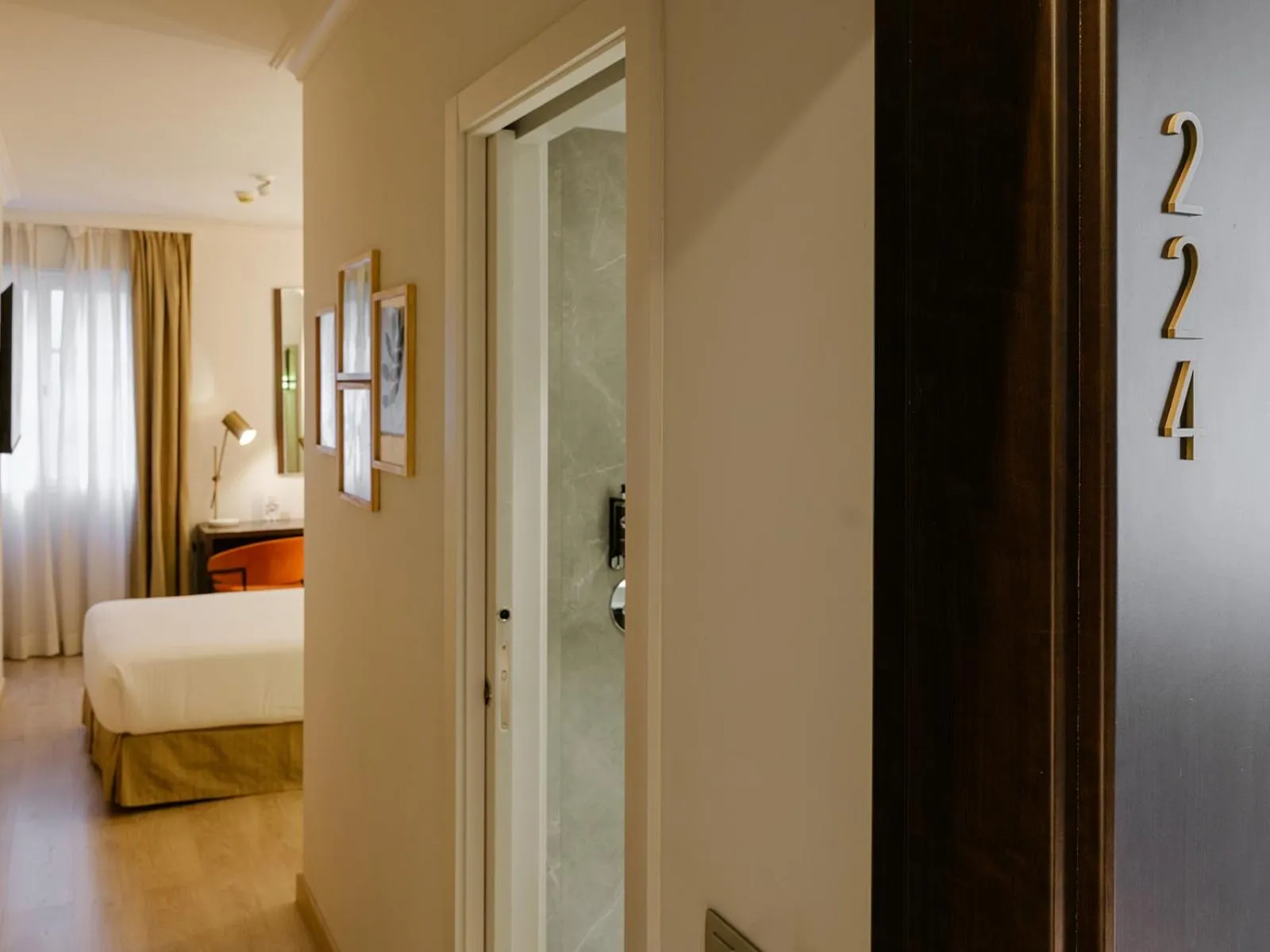 Photo of the whole room, Bed in Hotel Taburiente S.C.Tenerife