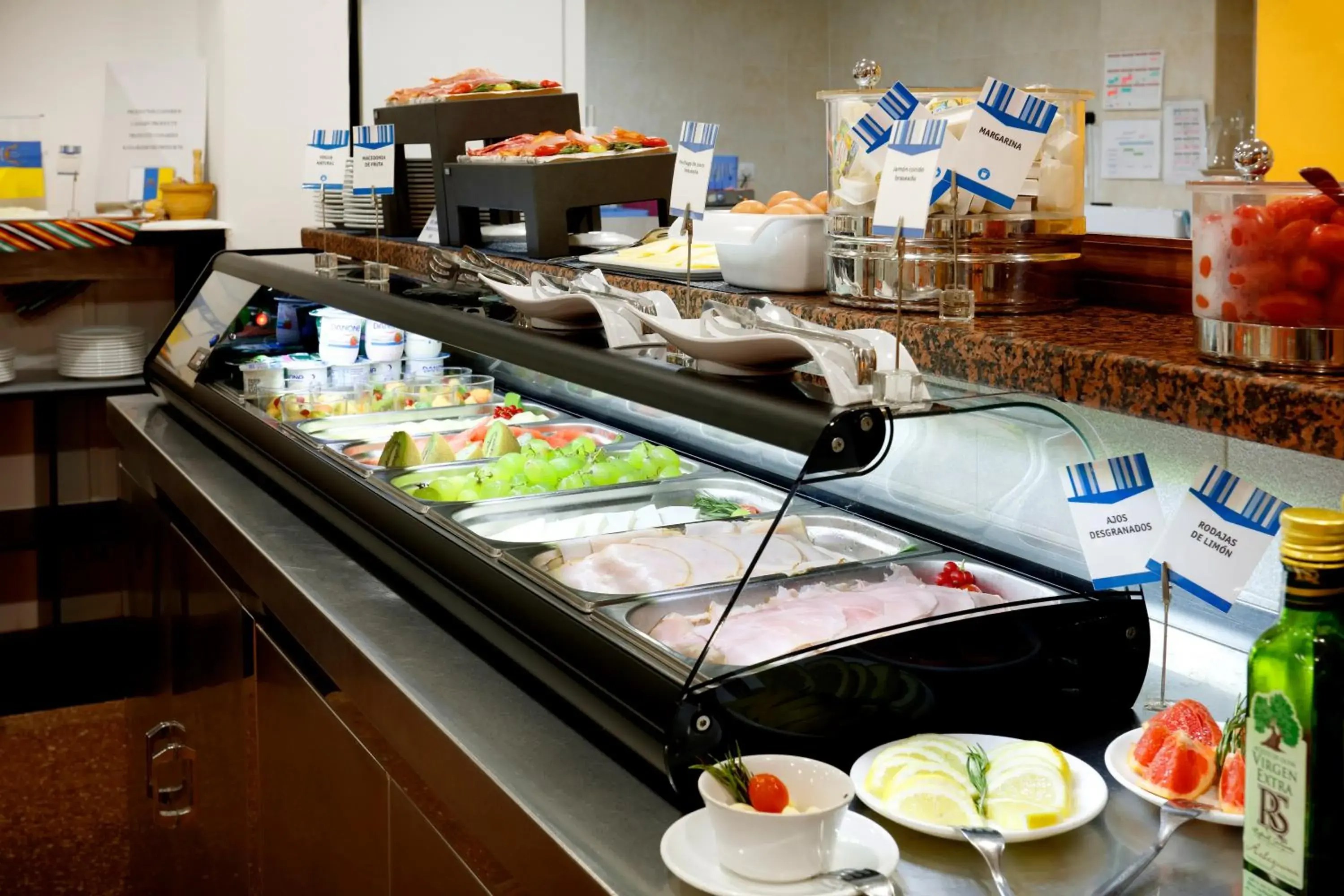 Buffet breakfast in Crisol Faycán Buffet breakfast in Crisol Faycán