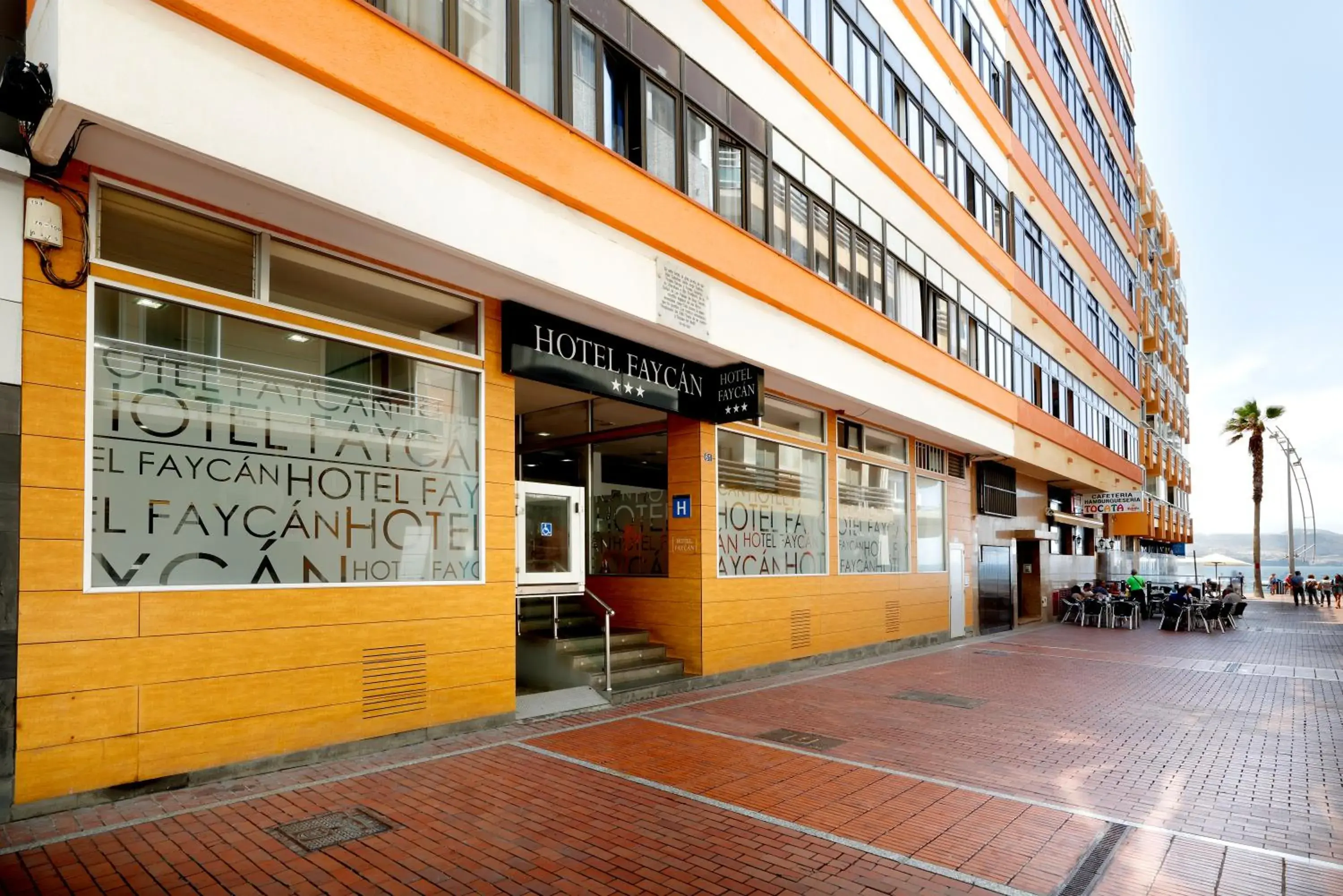 Facade/entrance in Crisol Faycán Facade/entrance in Crisol Faycán