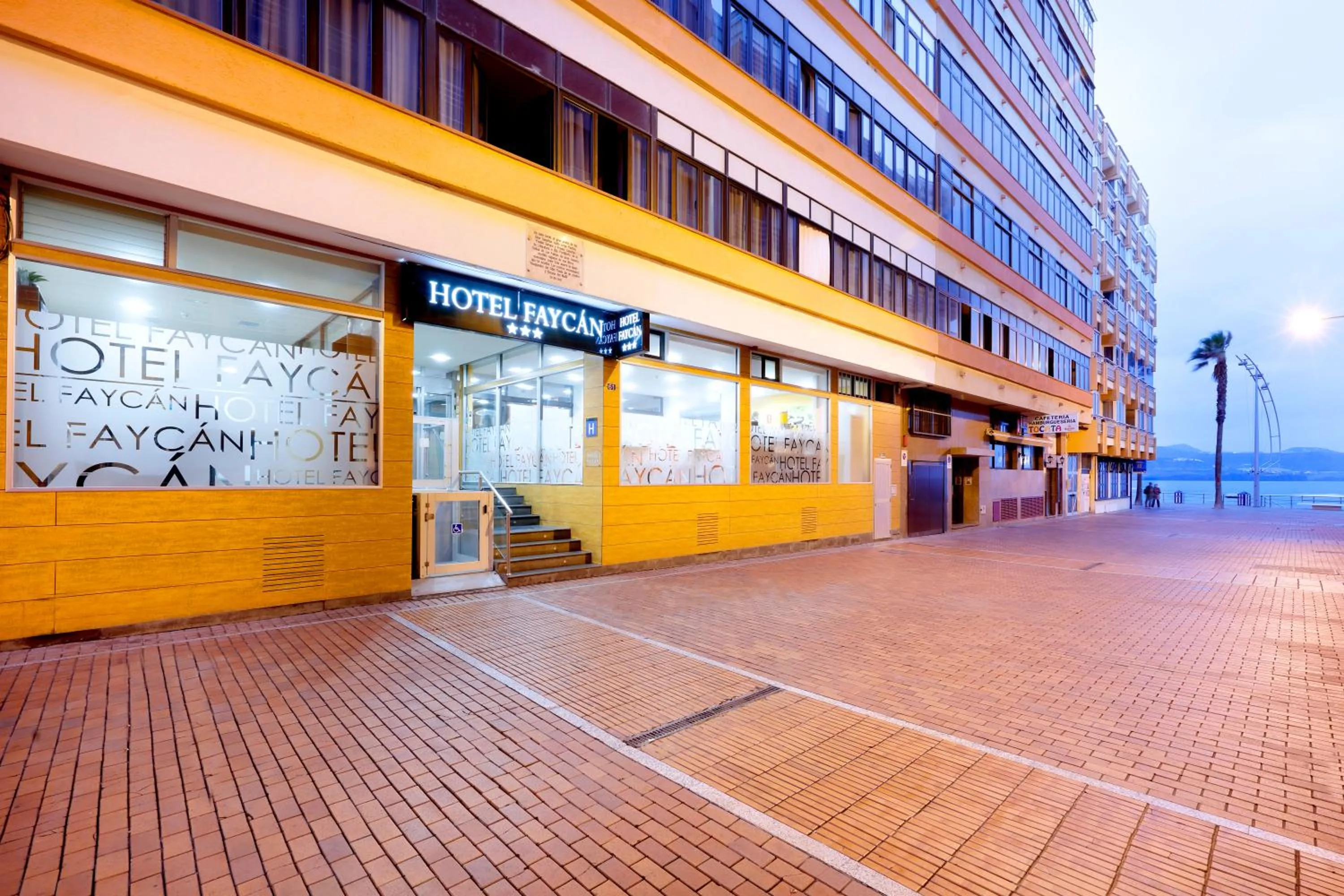 Facade/entrance in Crisol Faycán