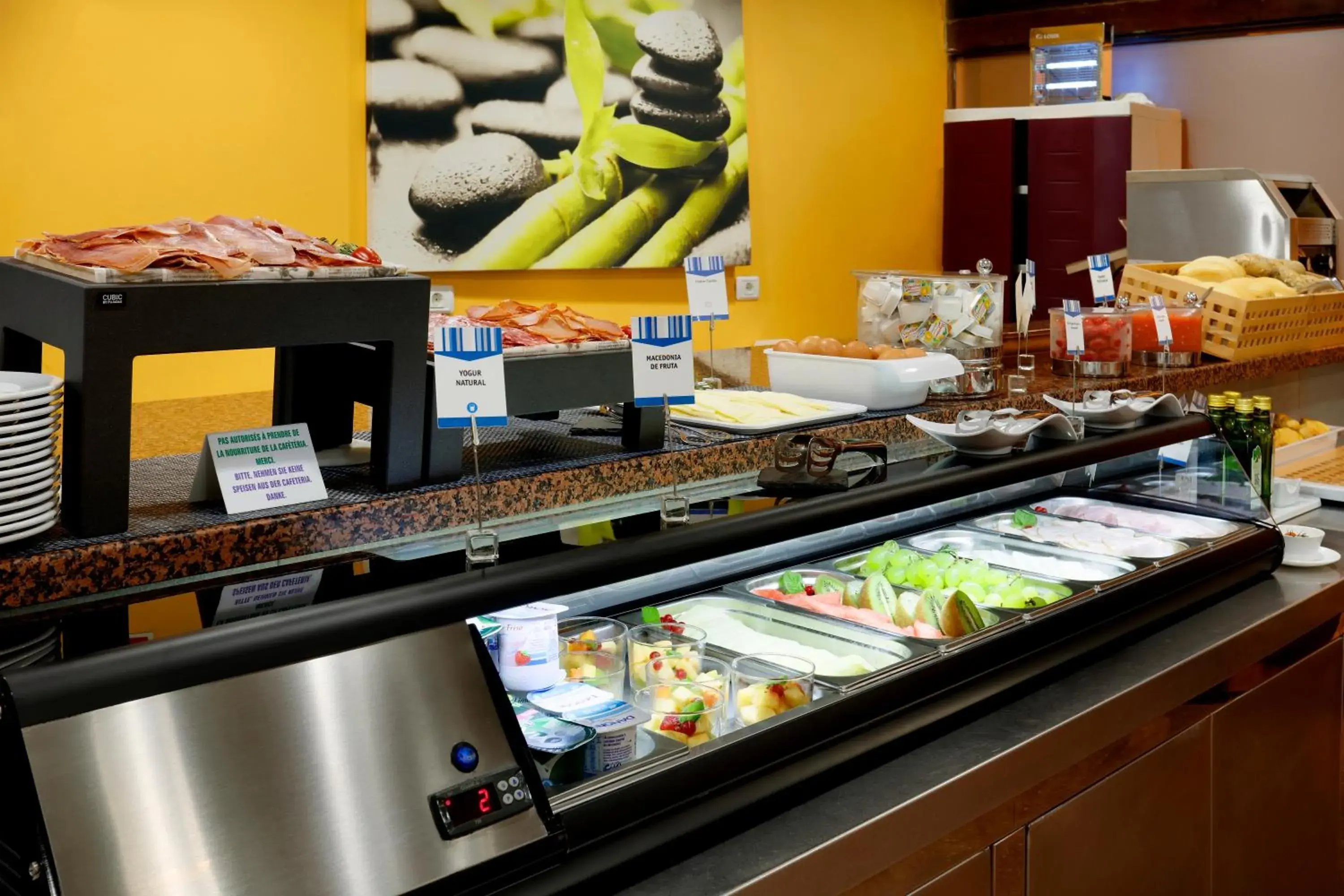 Buffet breakfast in Crisol Faycán Buffet breakfast in Crisol Faycán