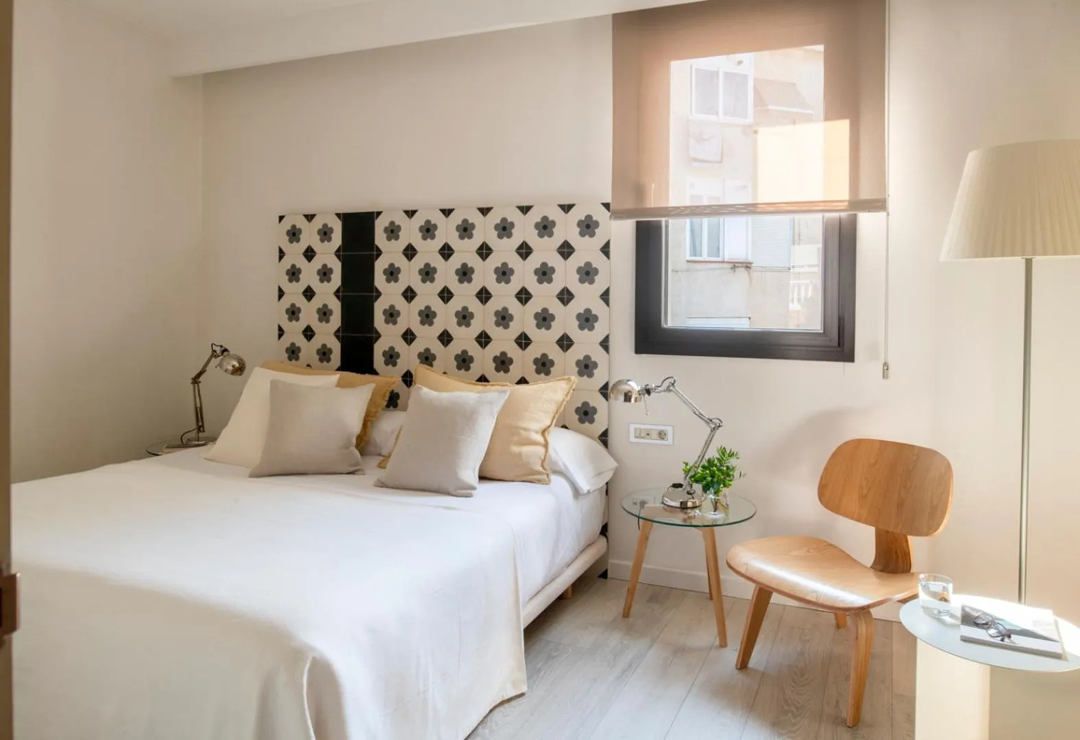 Bed in Eric Vökel Boutique Apartments - Sagrada Familia Suites