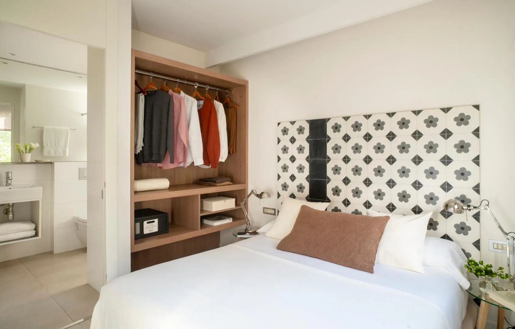 Bed in Eric Vökel Boutique Apartments - Sagrada Familia Suites