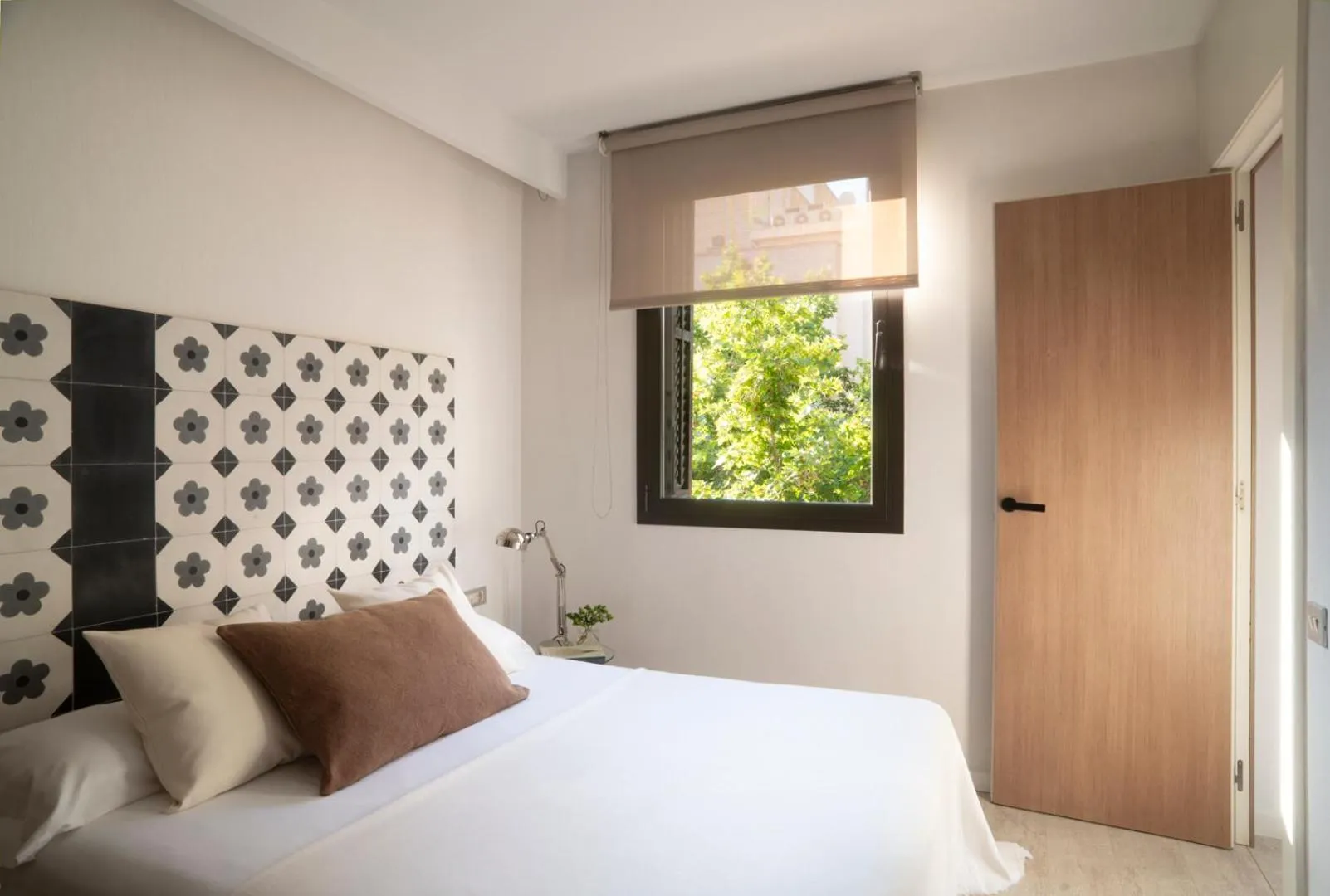 Bed in Eric Vökel Boutique Apartments - Sagrada Familia Suites