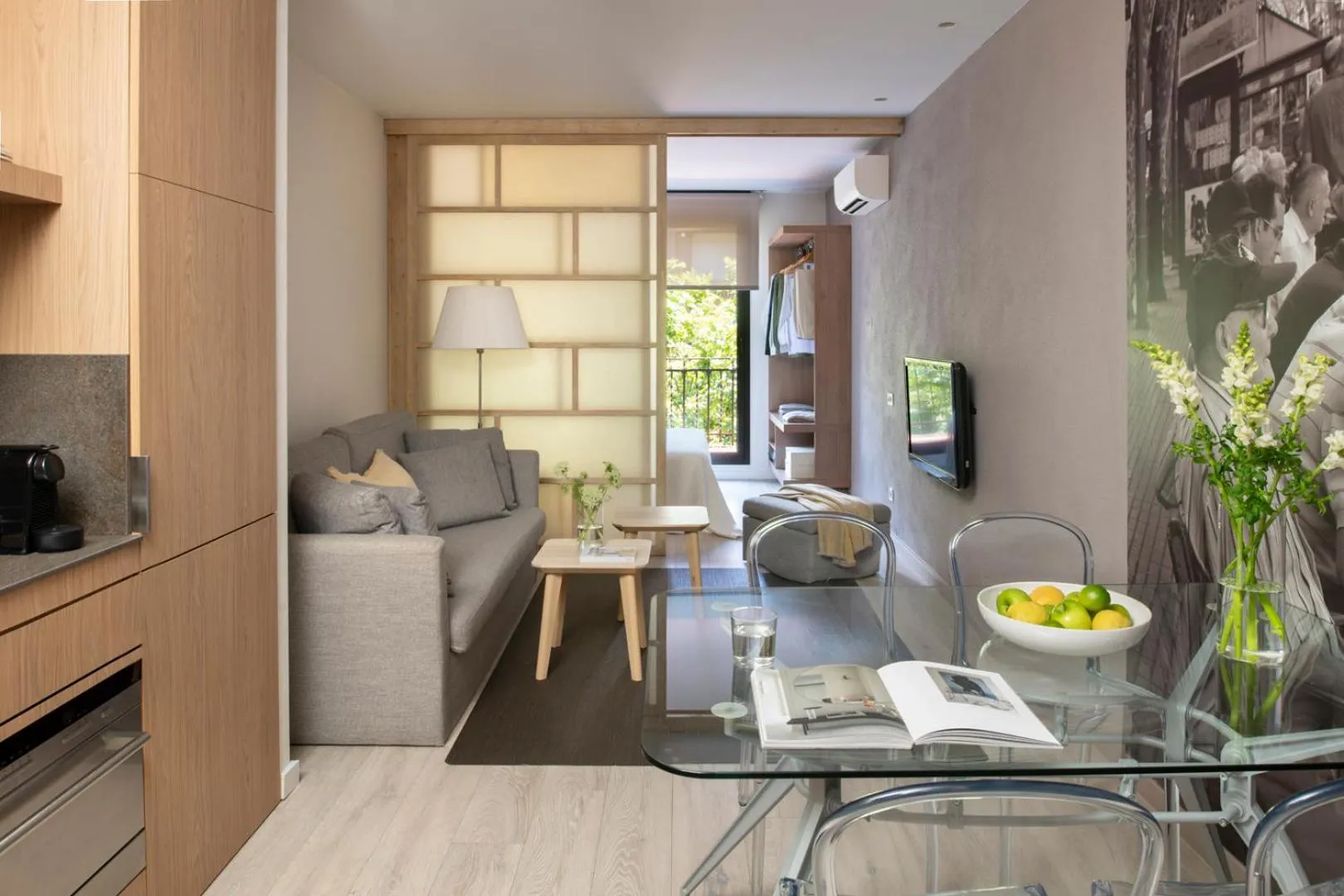 TV and multimedia in Eric Vökel Boutique Apartments - Sagrada Familia Suites