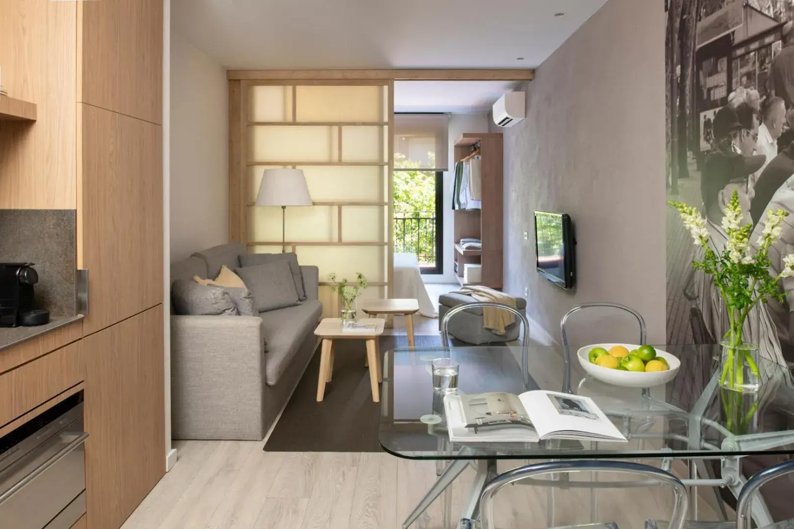 TV and multimedia in Eric Vökel Boutique Apartments - Sagrada Familia Suites TV and multimedia in Eric Vökel Boutique Apartments - Sagrada Familia Suites