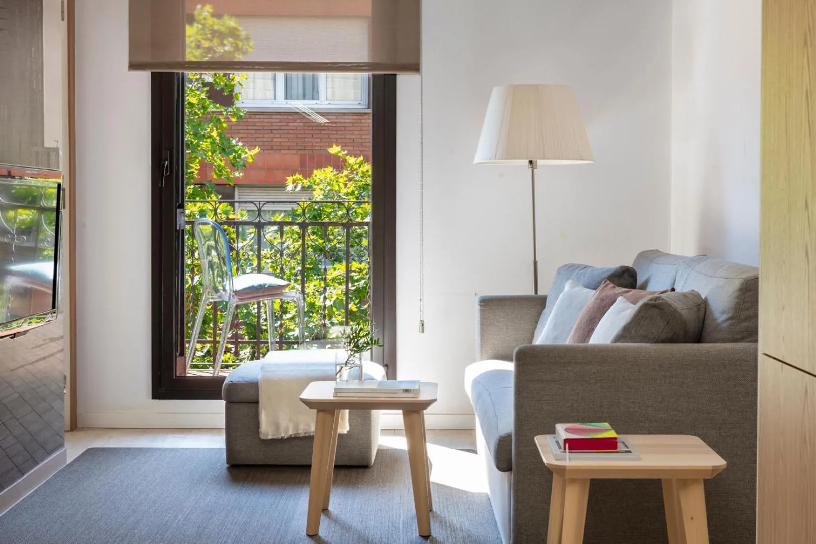 TV and multimedia in Eric Vökel Boutique Apartments - Sagrada Familia Suites