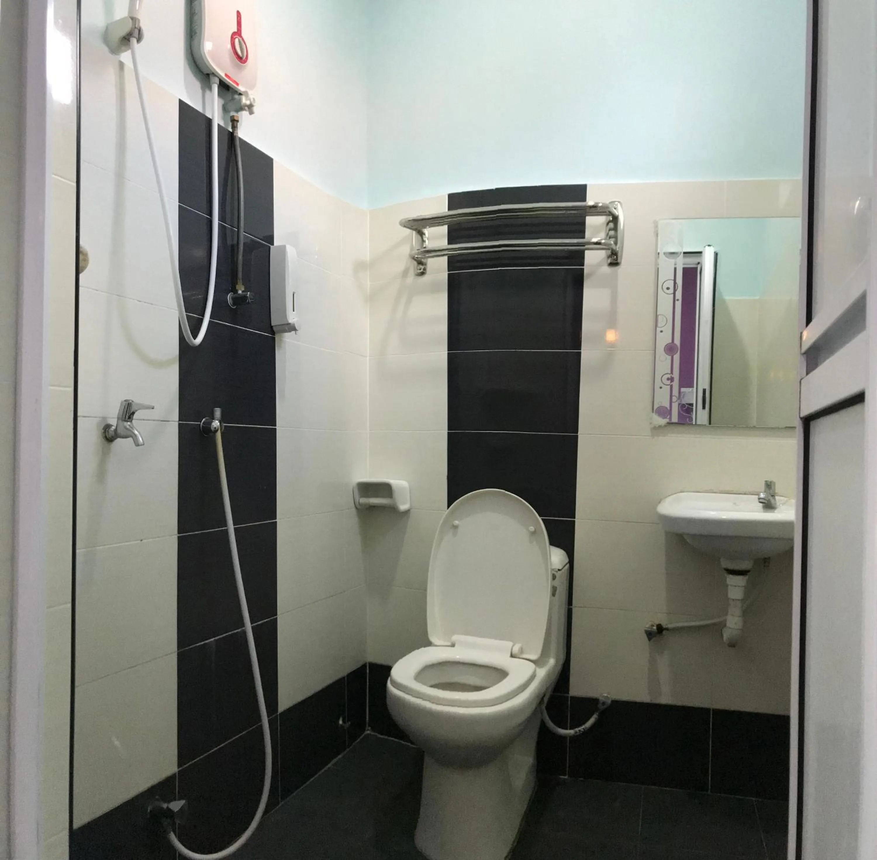 Shower in Changlun Chalet