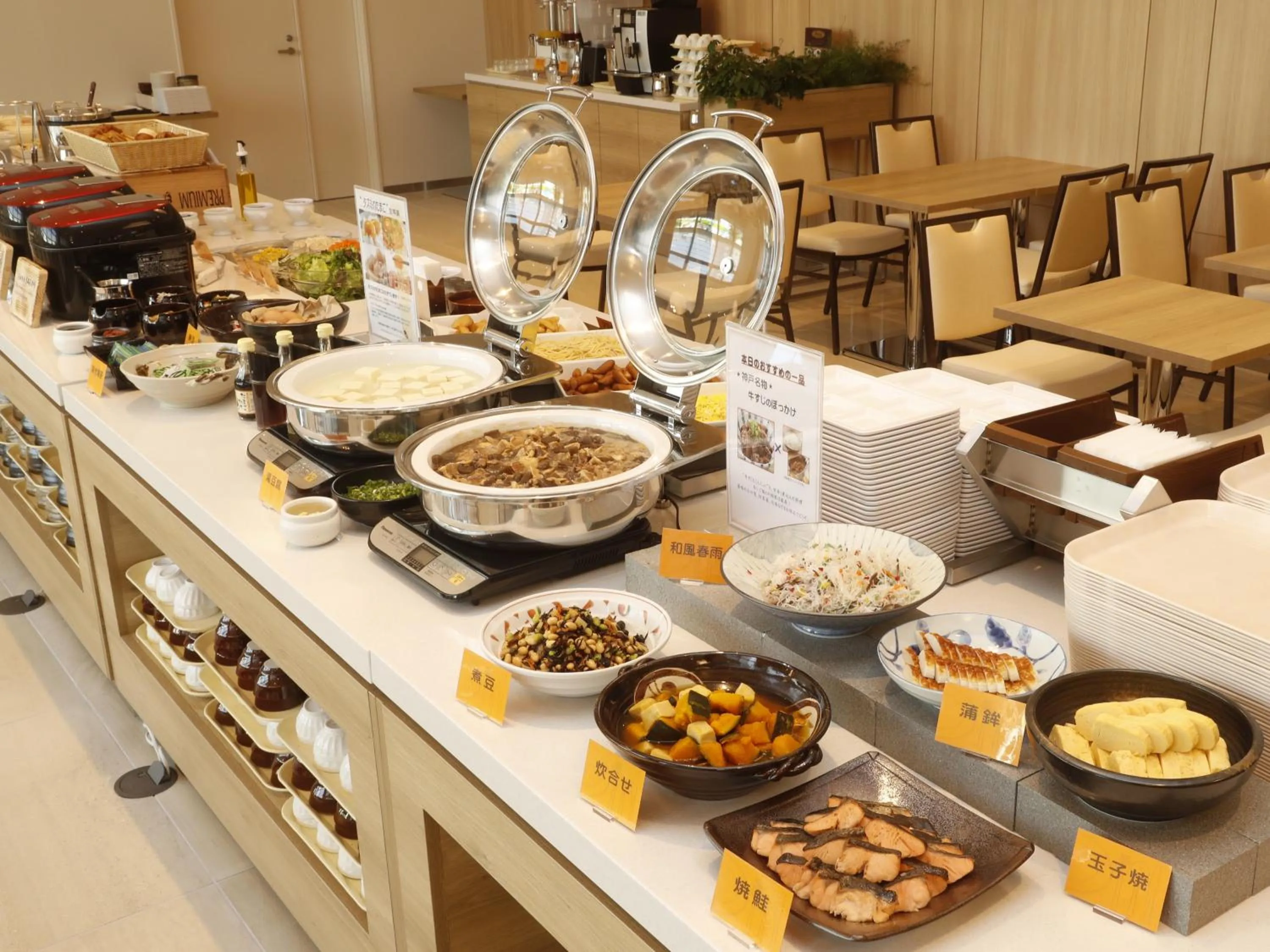 Buffet breakfast in Hotel Sunroute Sopra Kobe Annesso
