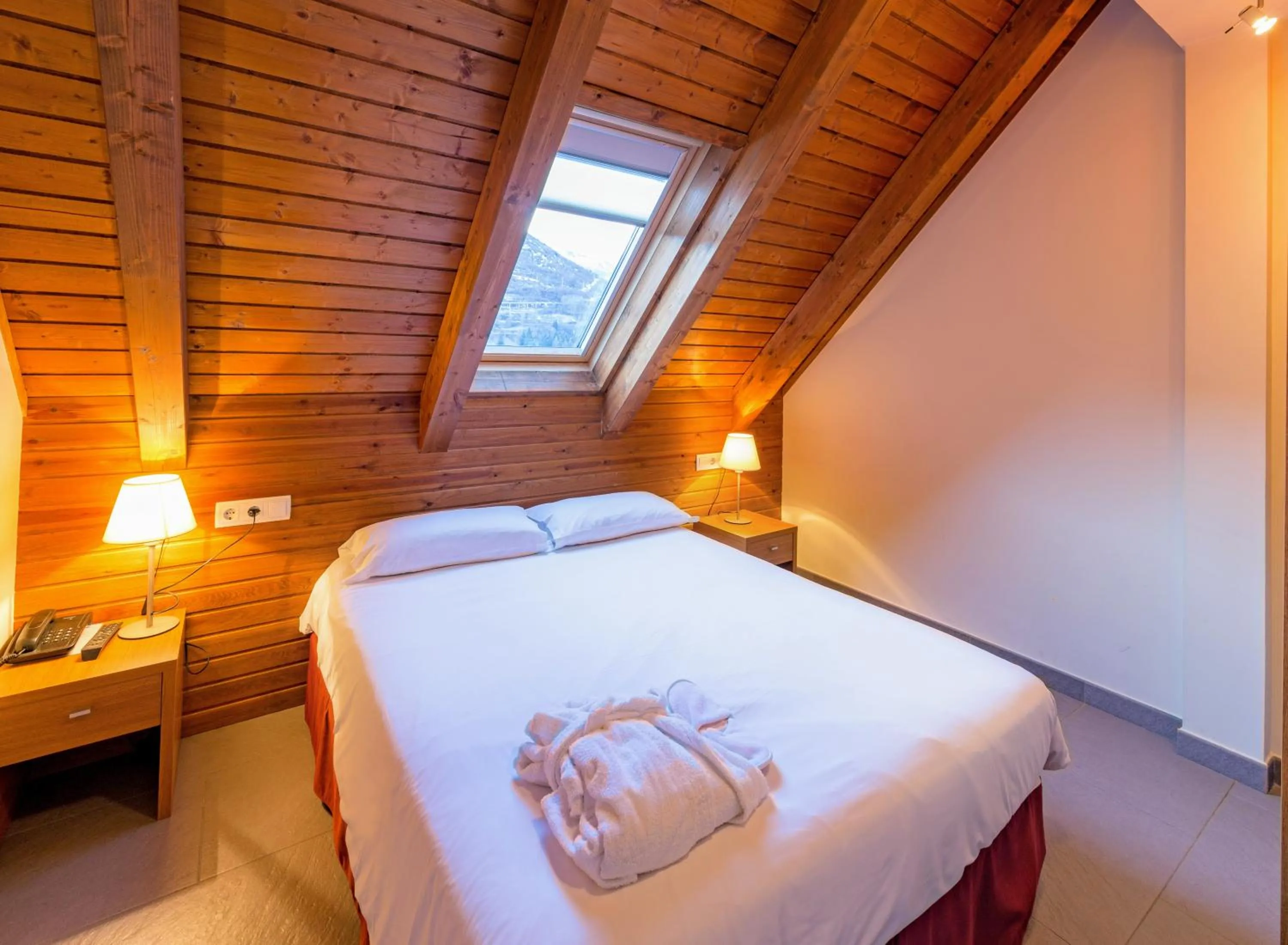 Duplex Apartment with Spa Access in Apartaments Trainera