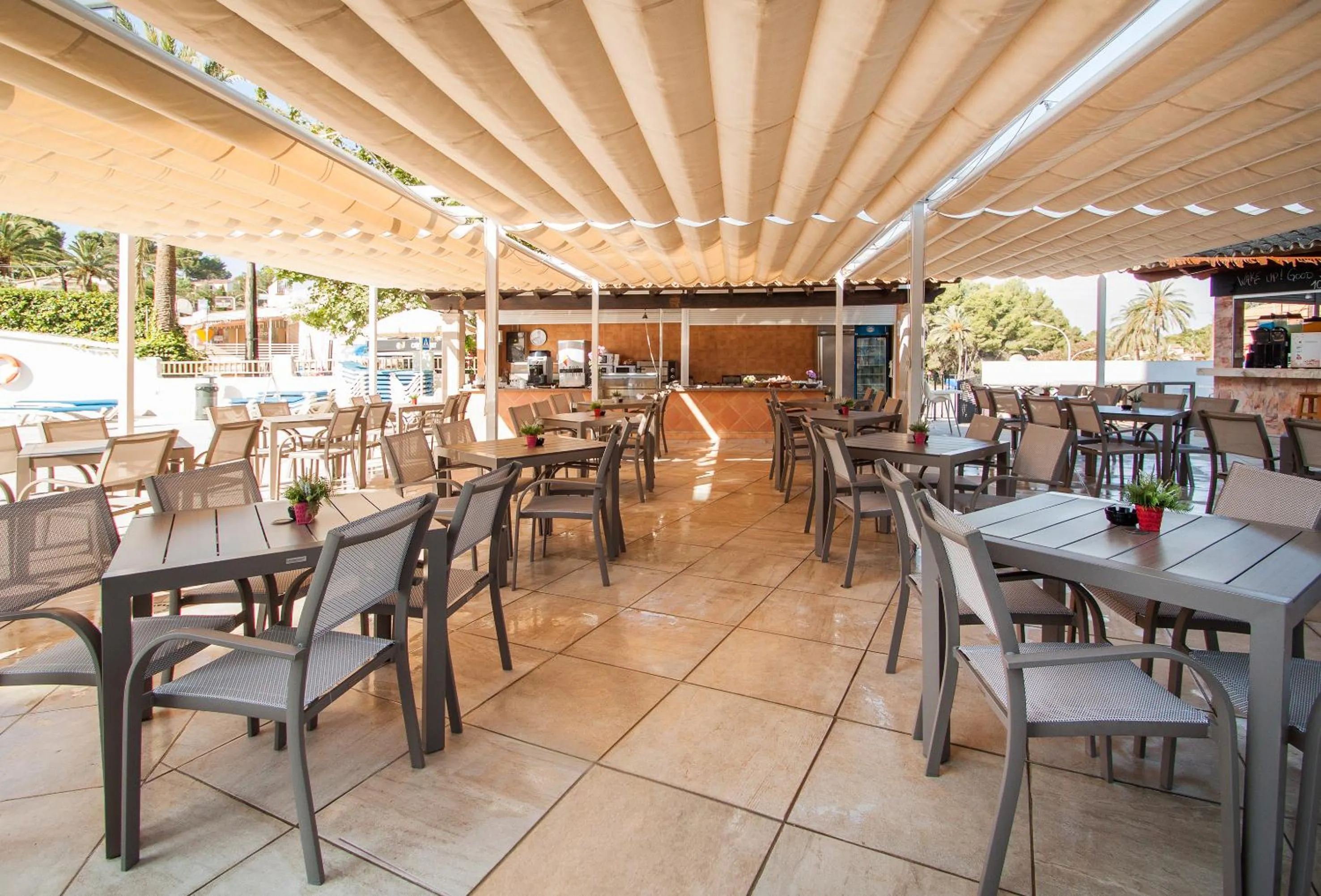 Restaurant/places to eat in Globales Costa de la Calma