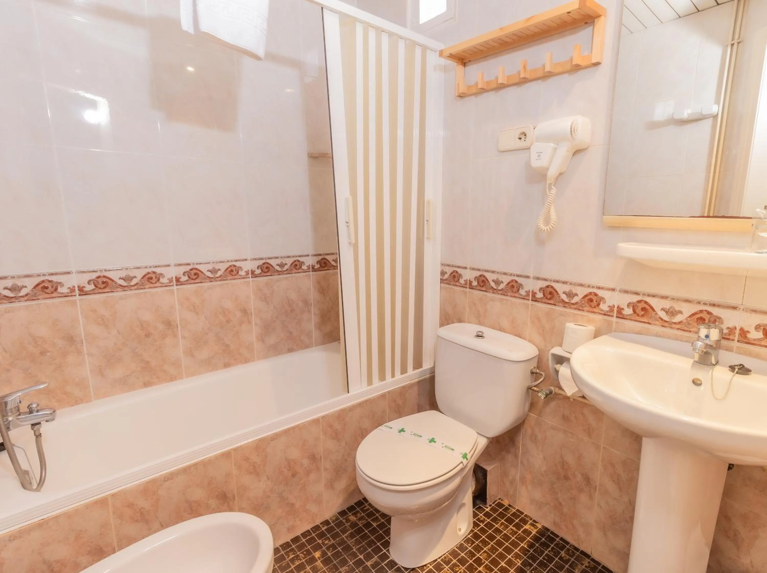 Shower in Hotel Universal Murcia