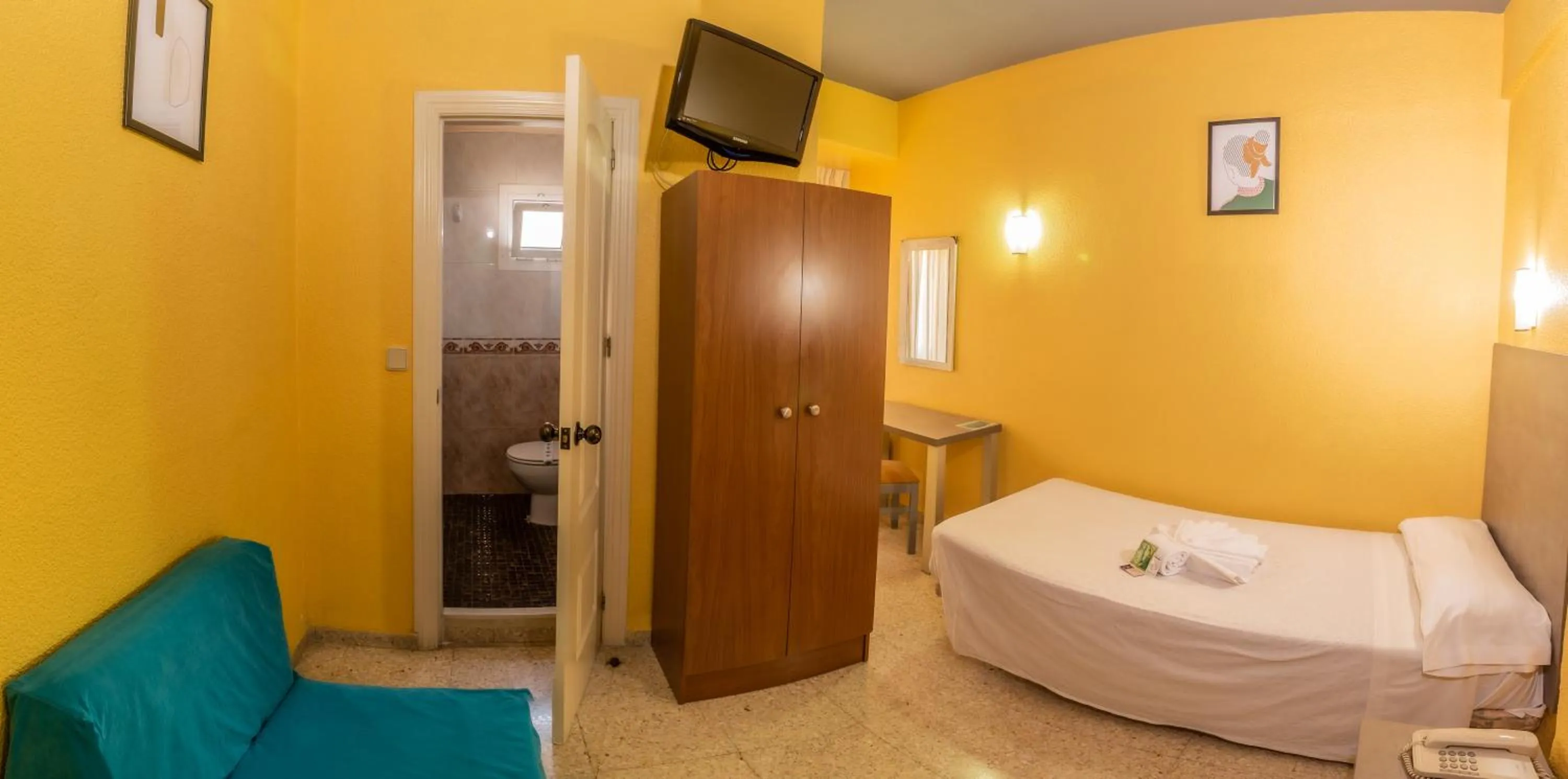 Bed in Hotel Universal Murcia