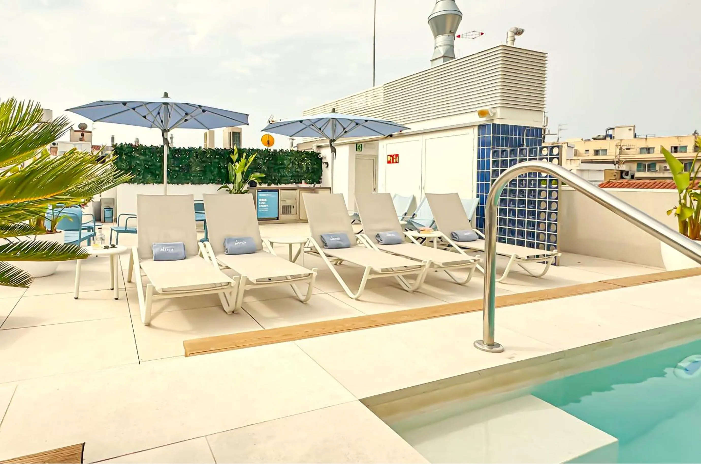 Swimming pool in Alenti Sitges Hotel