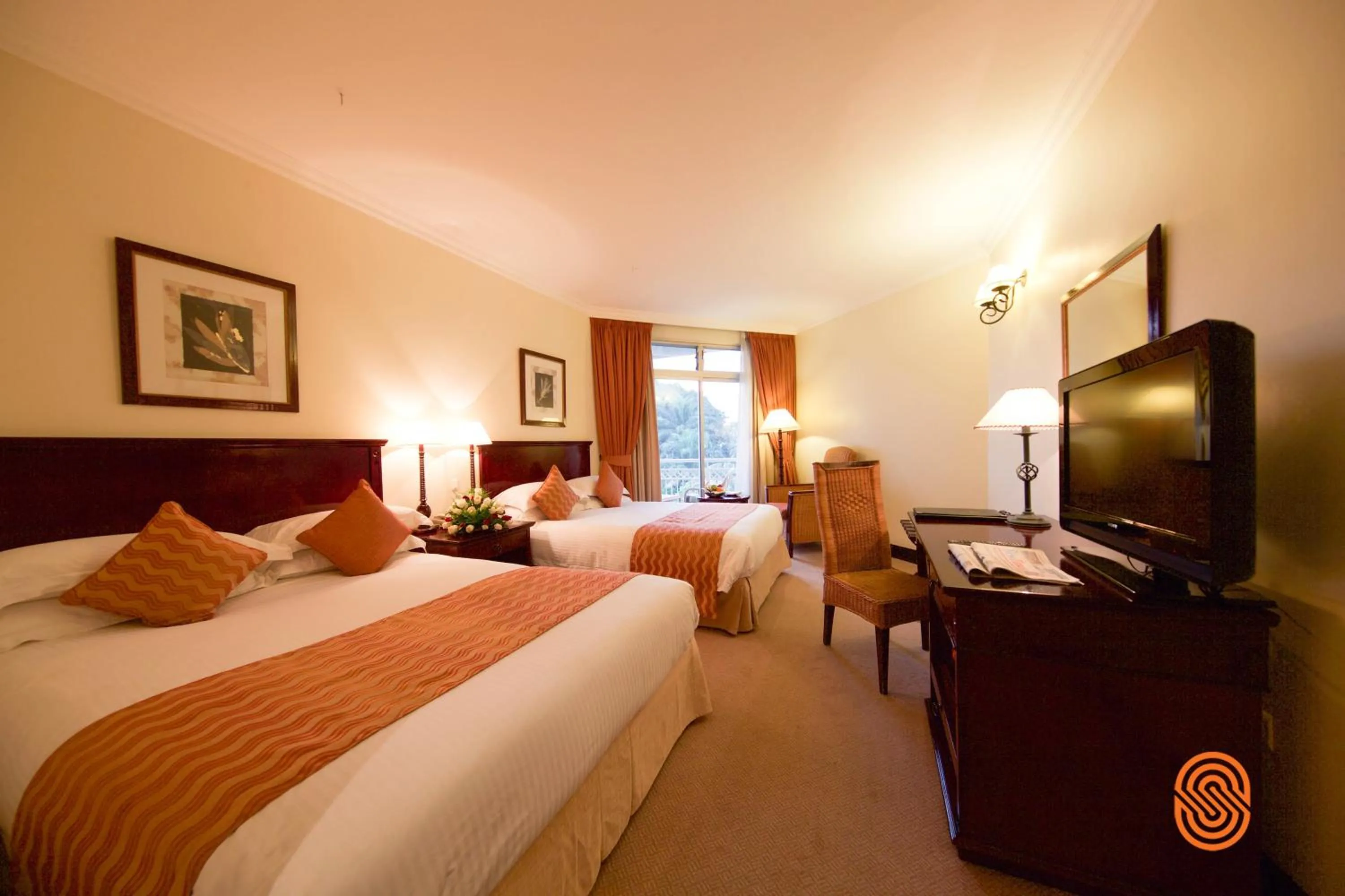 Bedroom, Bed in Lake Kivu Serena Hotel