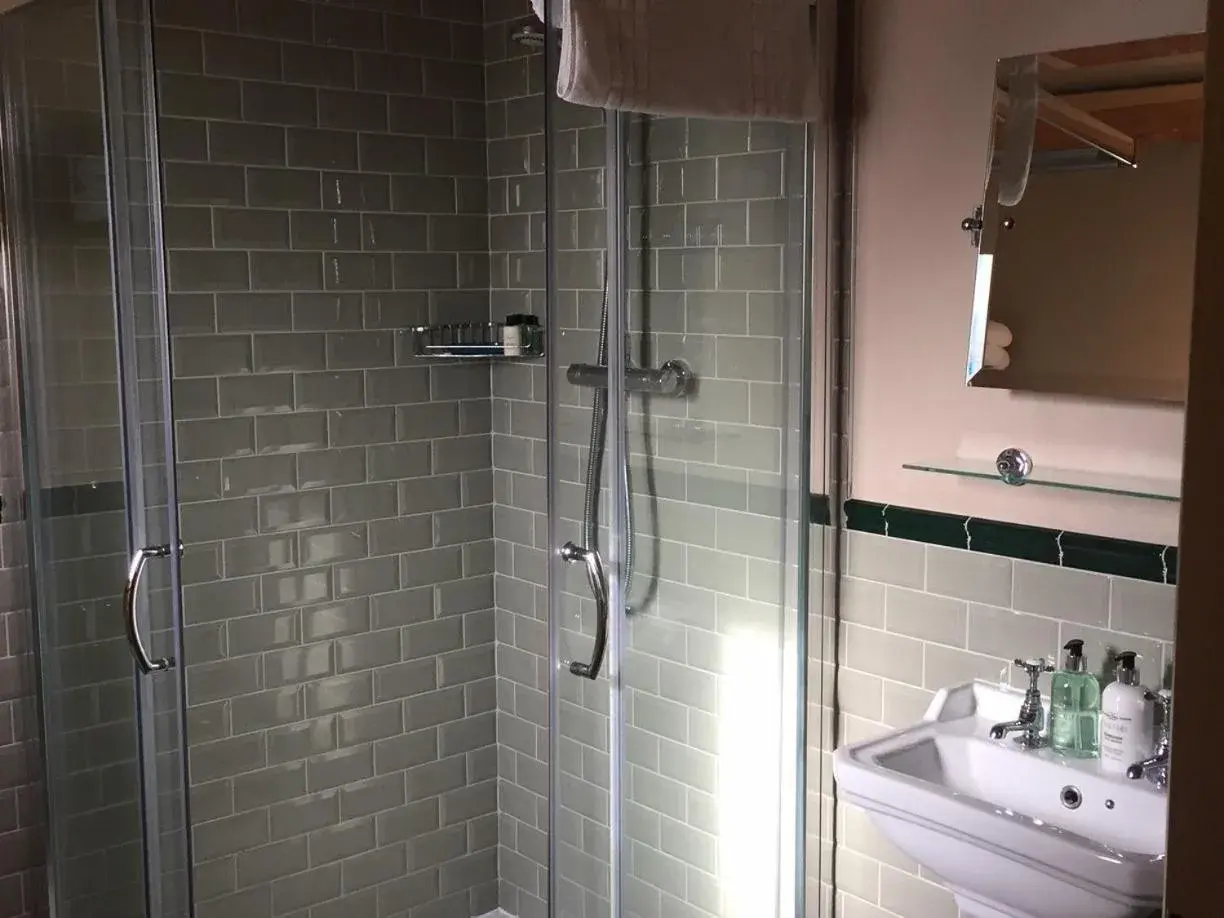 Deluxe Quadruple Room in The Blackboys Inn Deluxe Quadruple Room in The Blackboys Inn