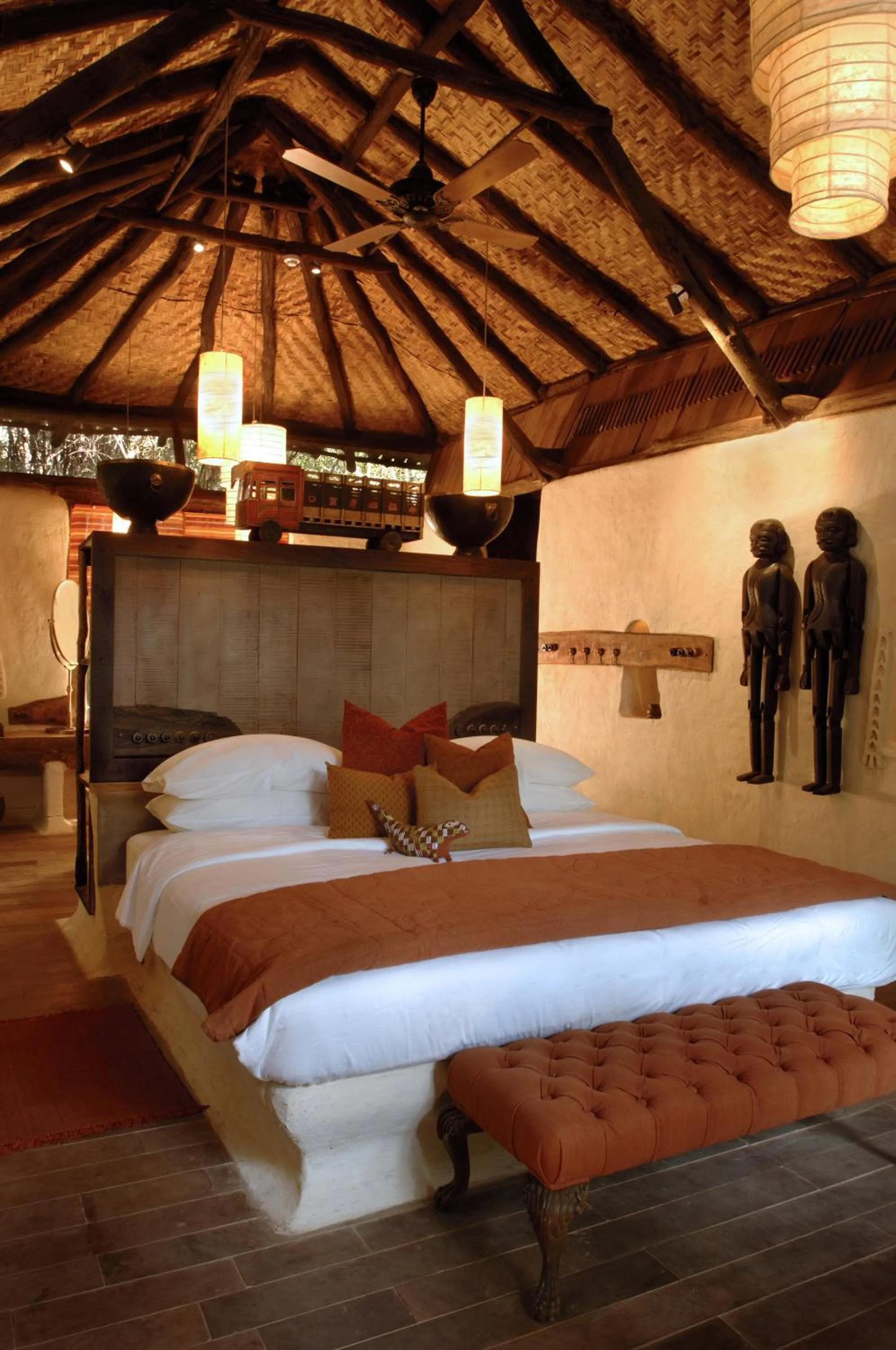 Photo of the whole room, Bed in Mahua Kothi Bandhavgarh - A Taj Safari