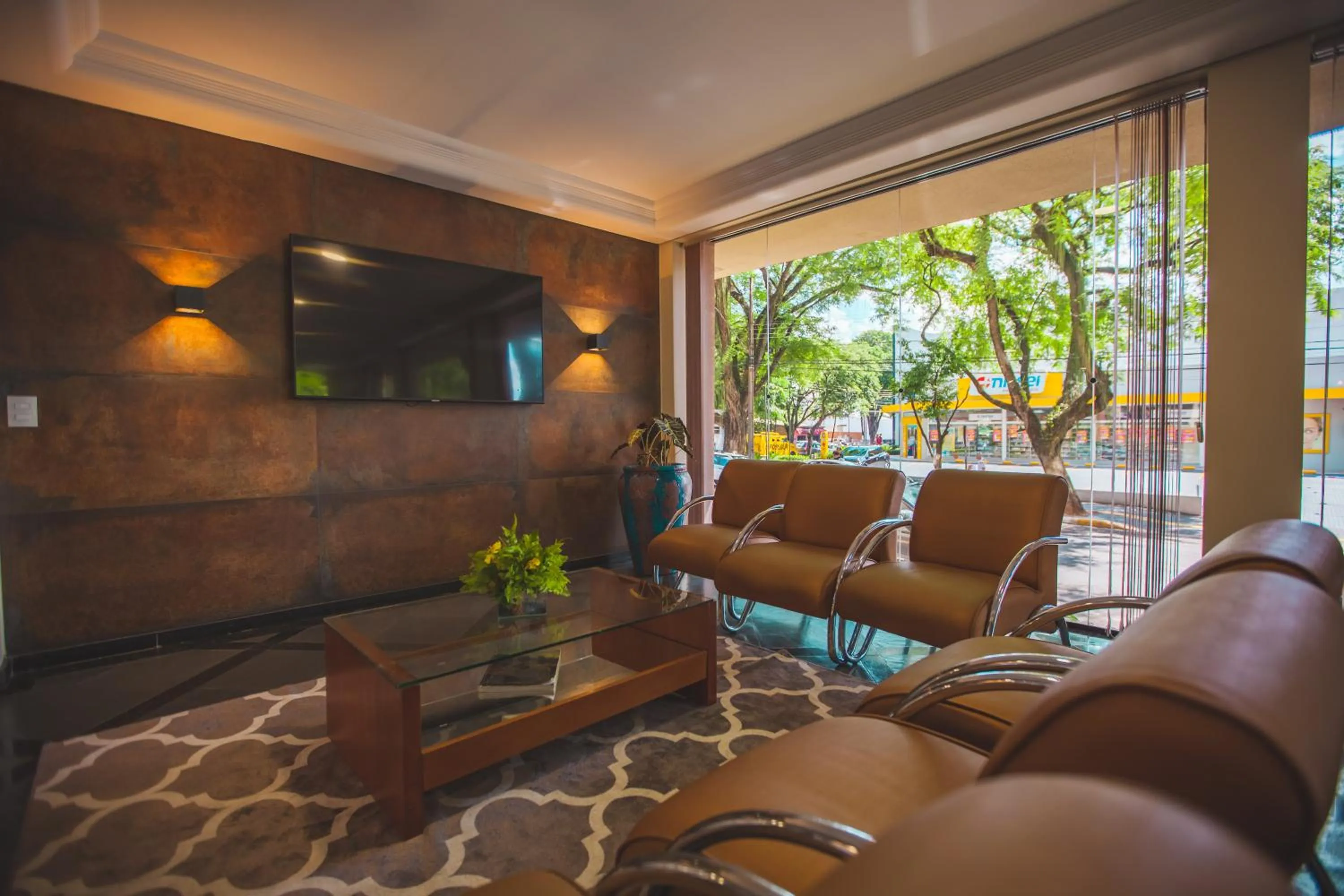 Communal lounge/ TV room in Hotel Rafain Centro