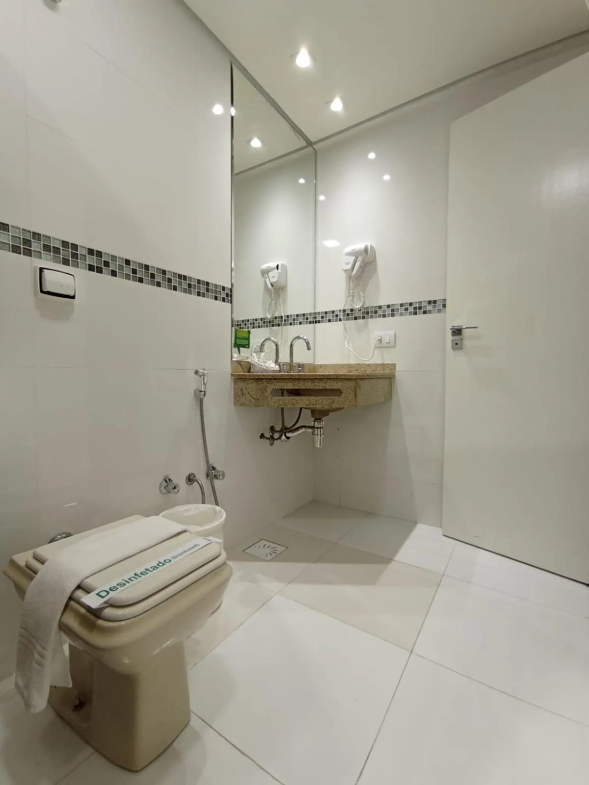 Bathroom in Hotel Rafain Centro