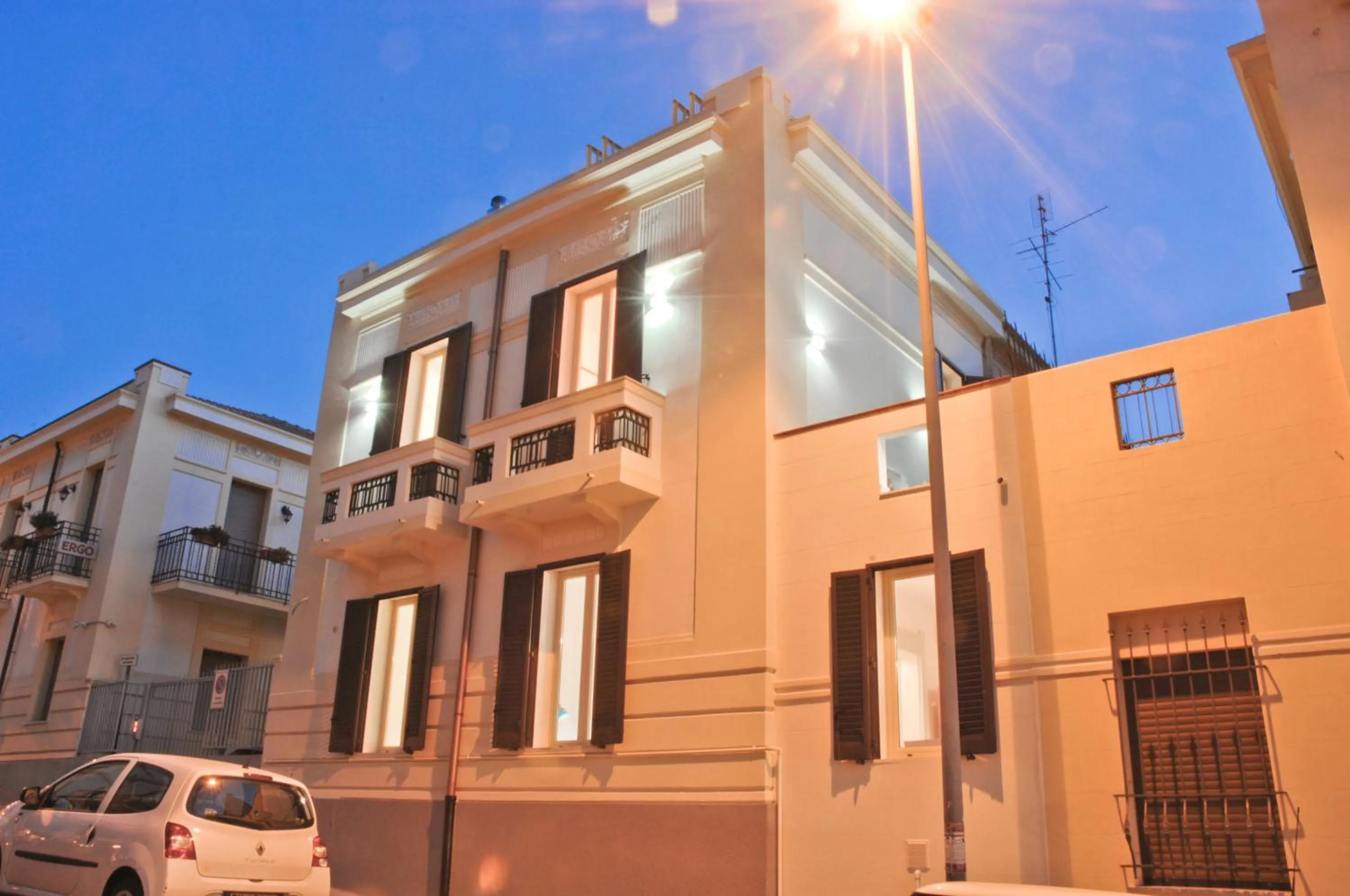 Facade/Entrance in Sun Moon