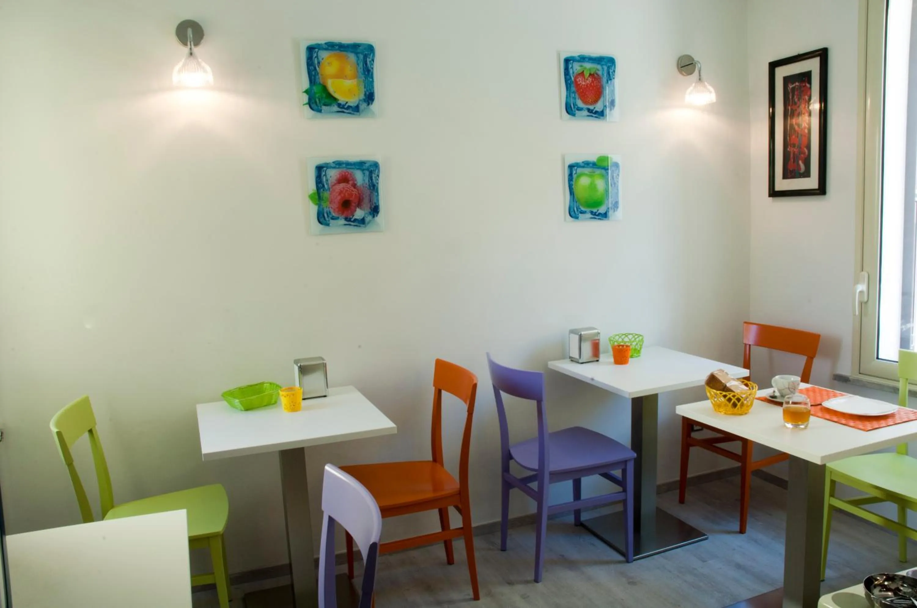 Communal lounge/ TV room, Restaurant/Places to Eat in Sun Moon