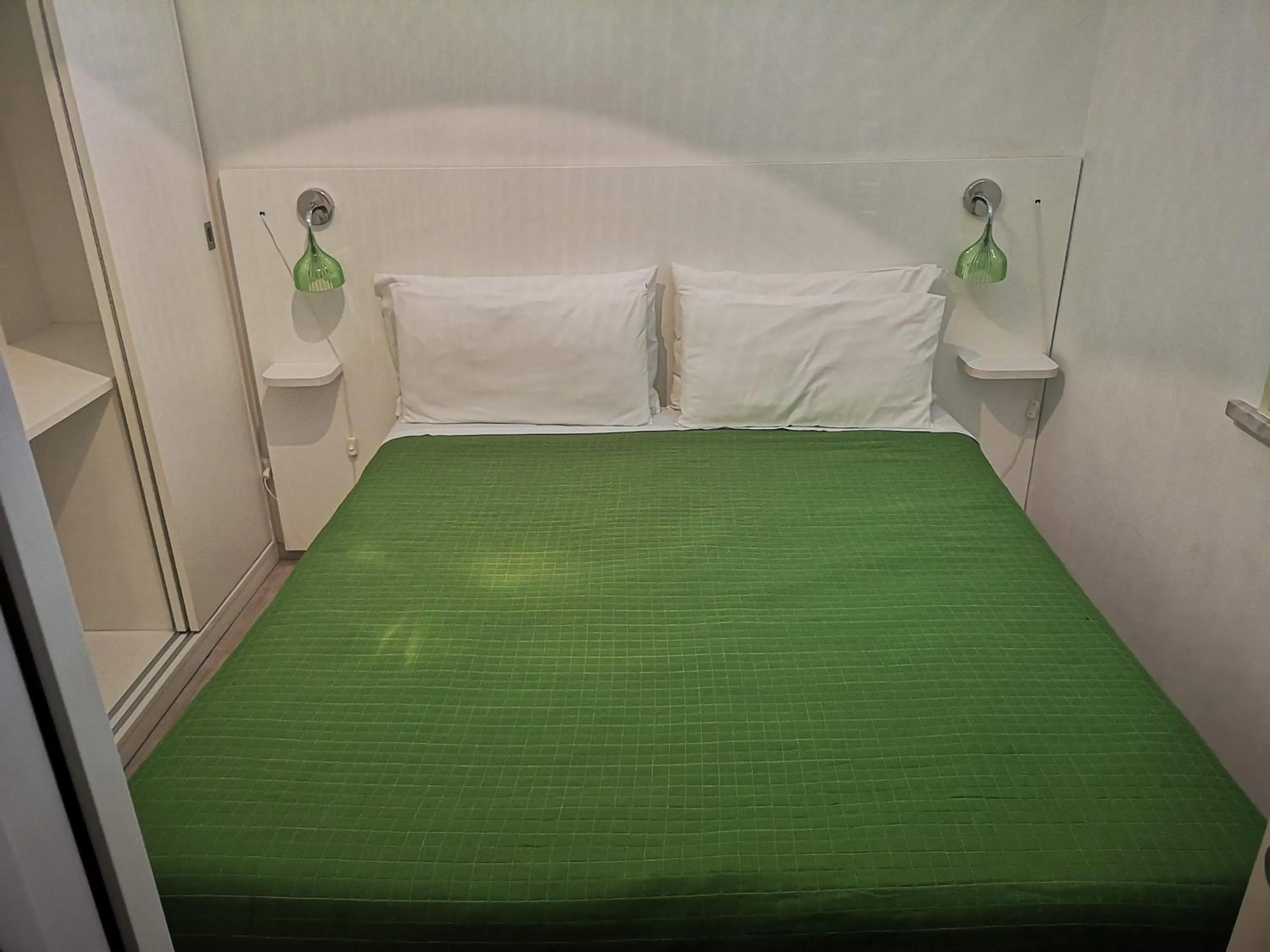 Photo of the whole room, Bed in Sun Moon