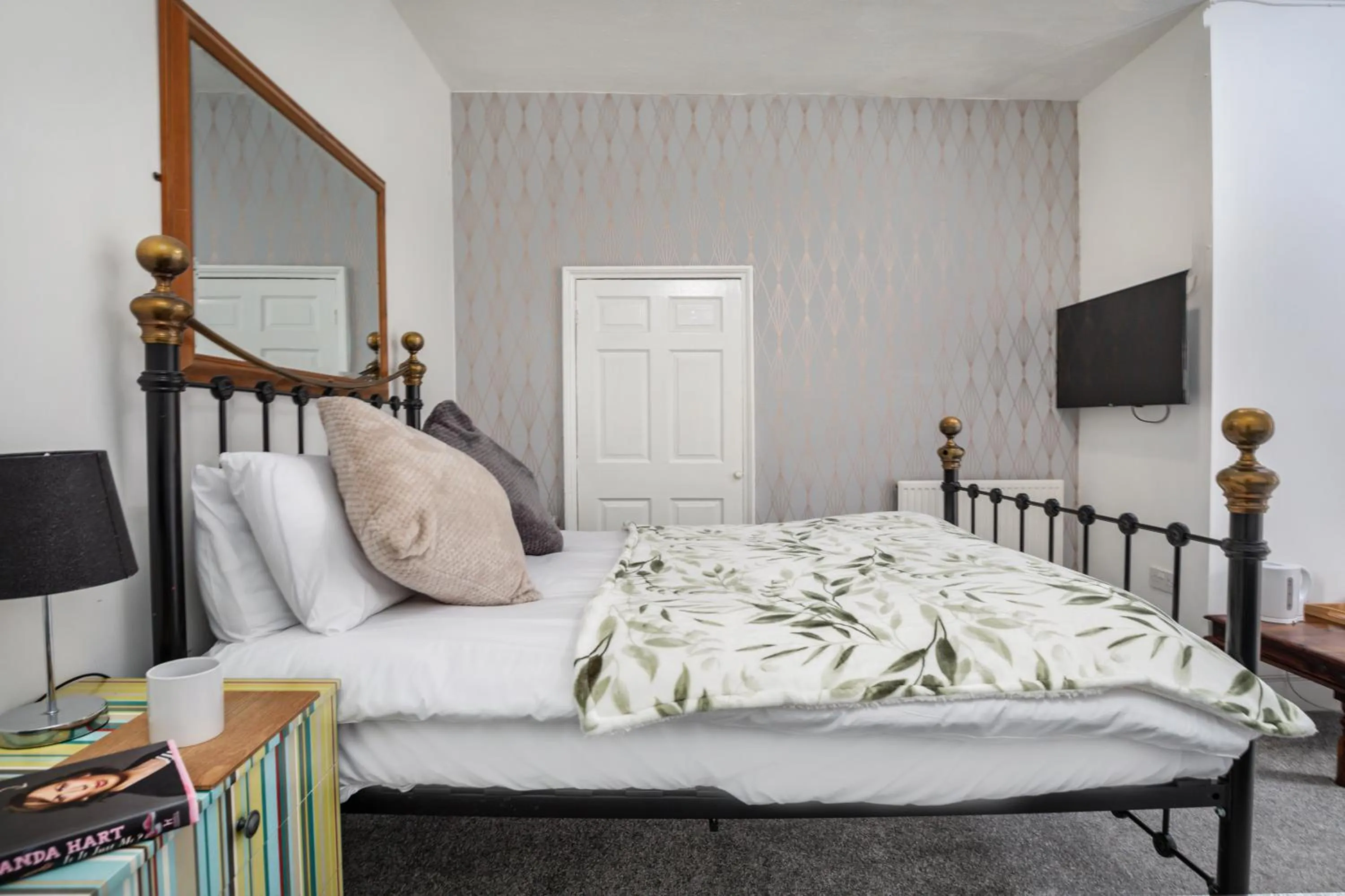 Bedroom, Bed in Serenity Guest House