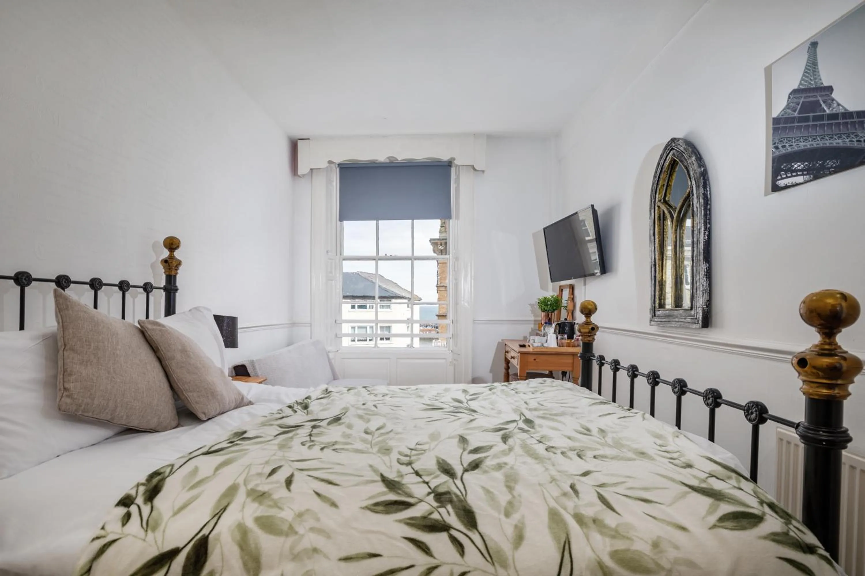 Bedroom, Bed in Serenity Guest House