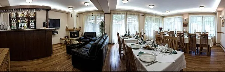 Restaurant/places to eat in Pensiunea Görgő Panzió