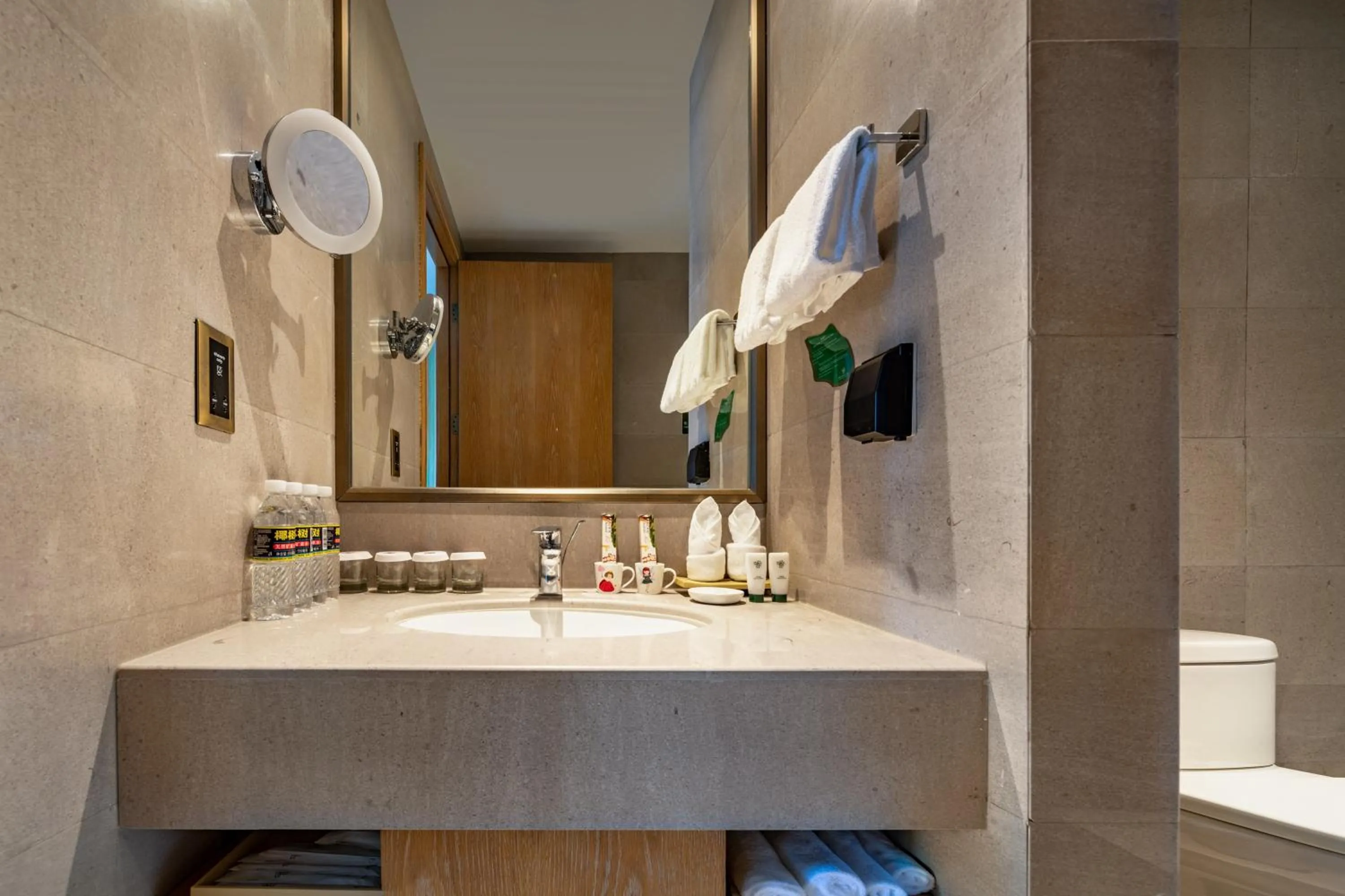 Toilet in Mangrove Tree Resort World Sanya Bay -Elader Palm Tower