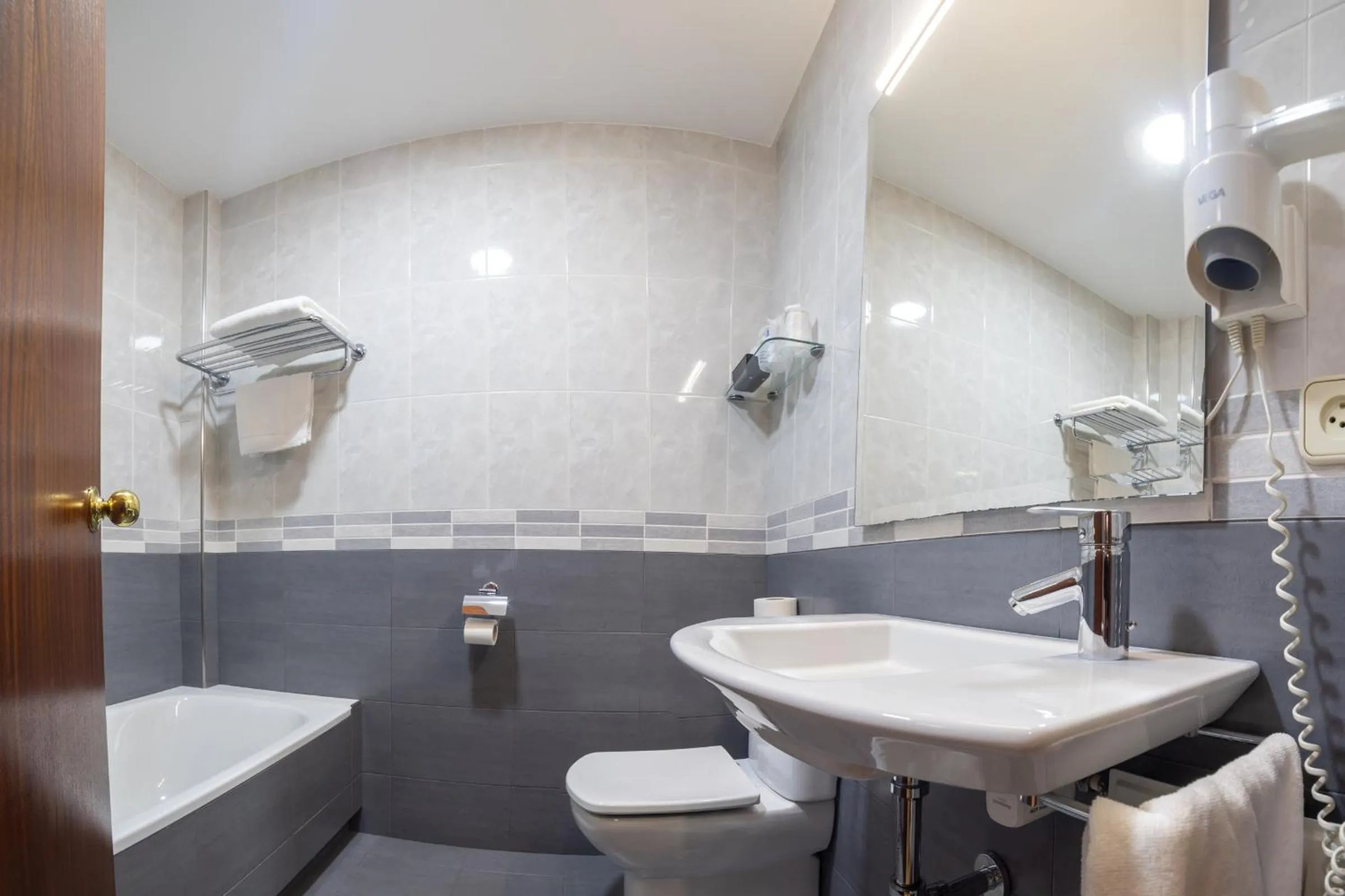 Bathroom in Hotel Europa