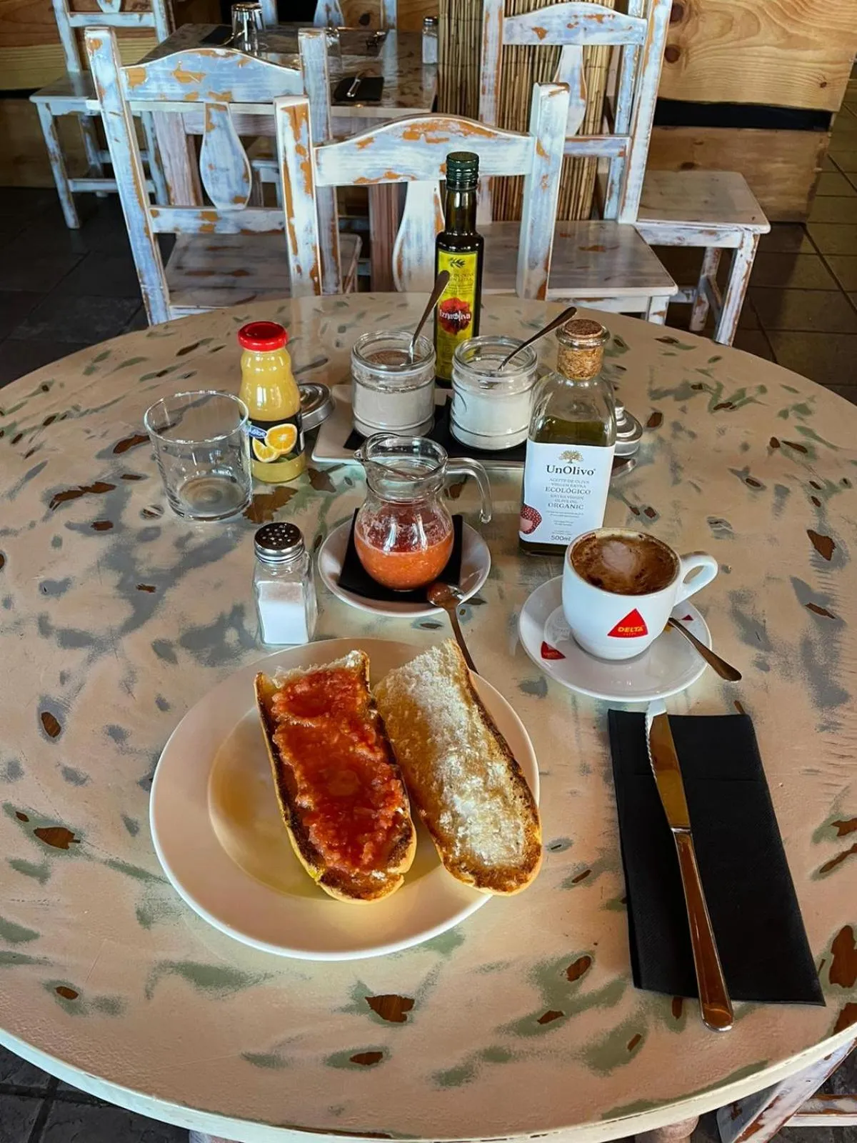 Continental breakfast in Apartamentos Montreal