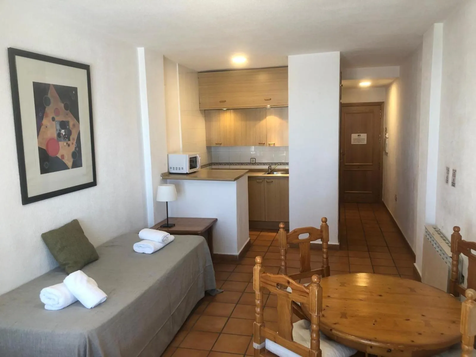 Photo of the whole room in Apartamentos Montreal