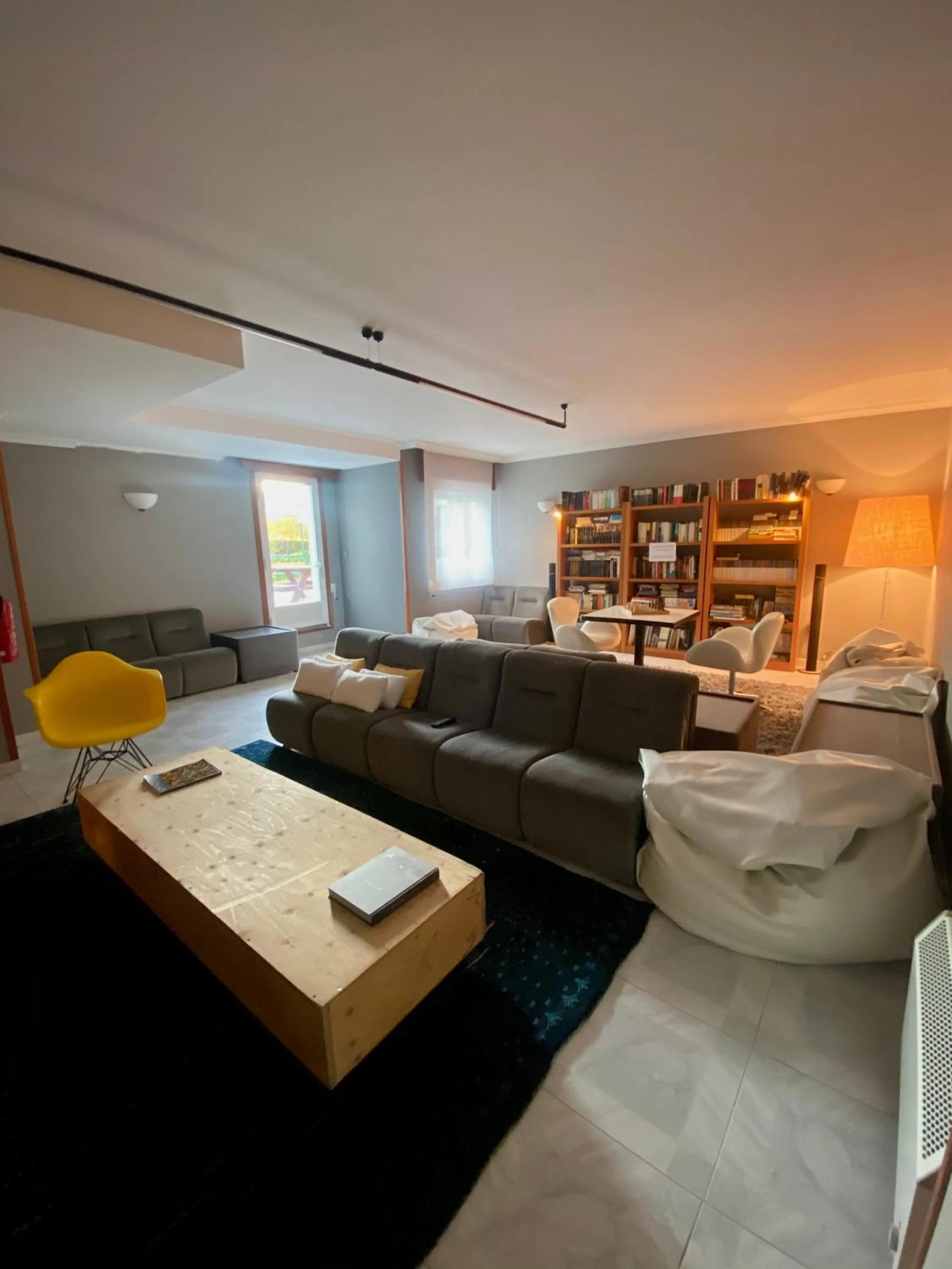 Communal lounge/ TV room in Hotel Farsund