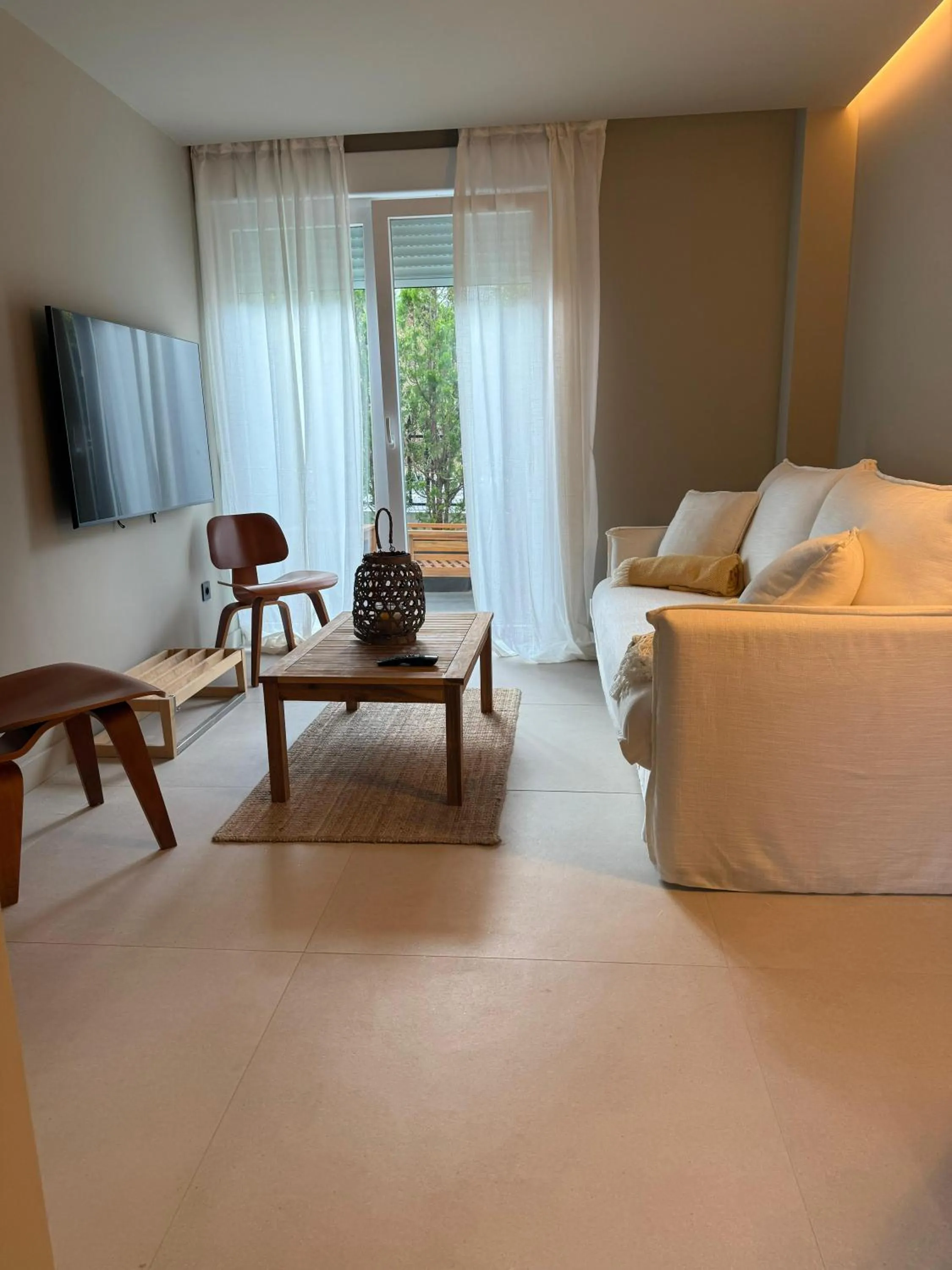 Living room, Bed in Hotel Farsund