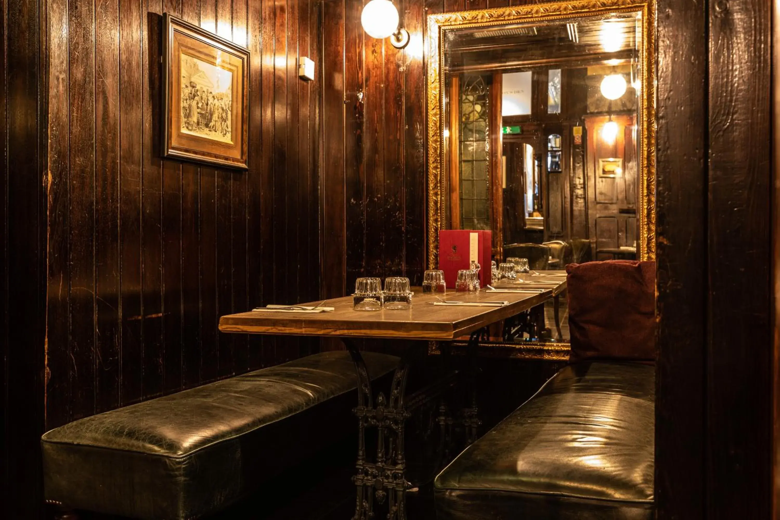 Restaurant/places to eat in Fox and Anchor Restaurant/places to eat in Fox and Anchor