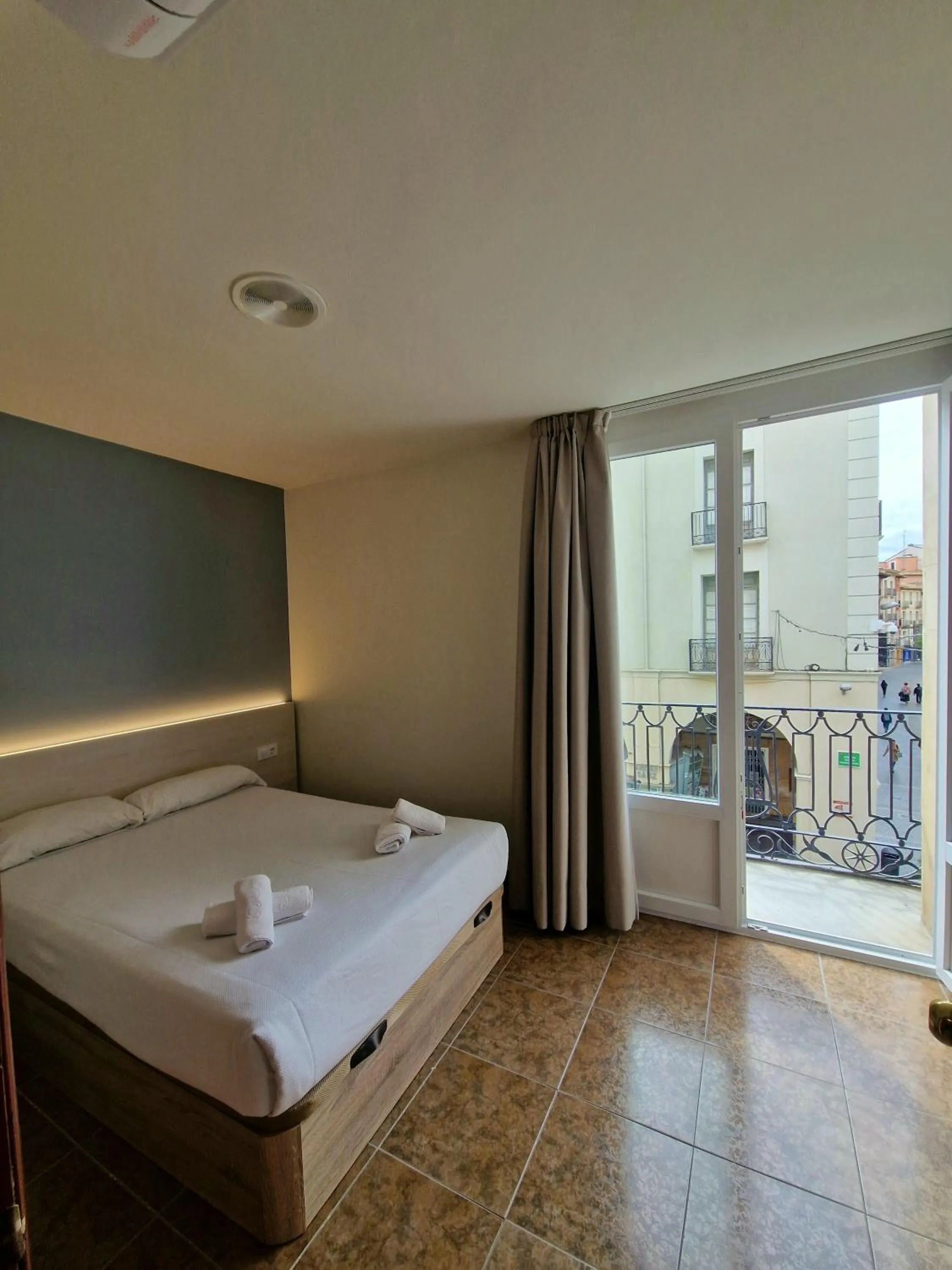 Double Room with Balcony in Hostal Rugaca