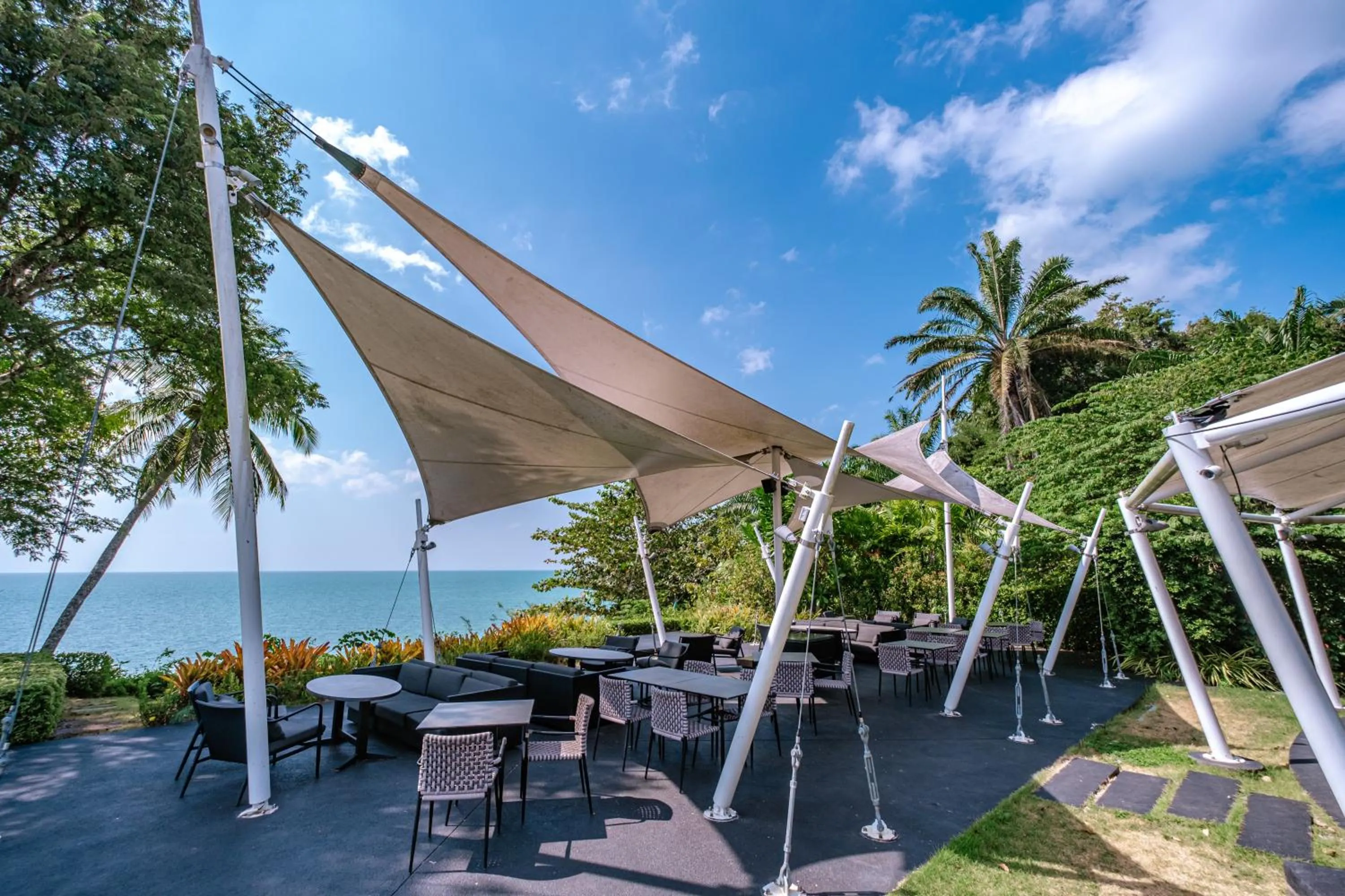 Restaurant/places to eat in The ShellSea Krabi I Luxury Beach Front Resort & Pool Villa