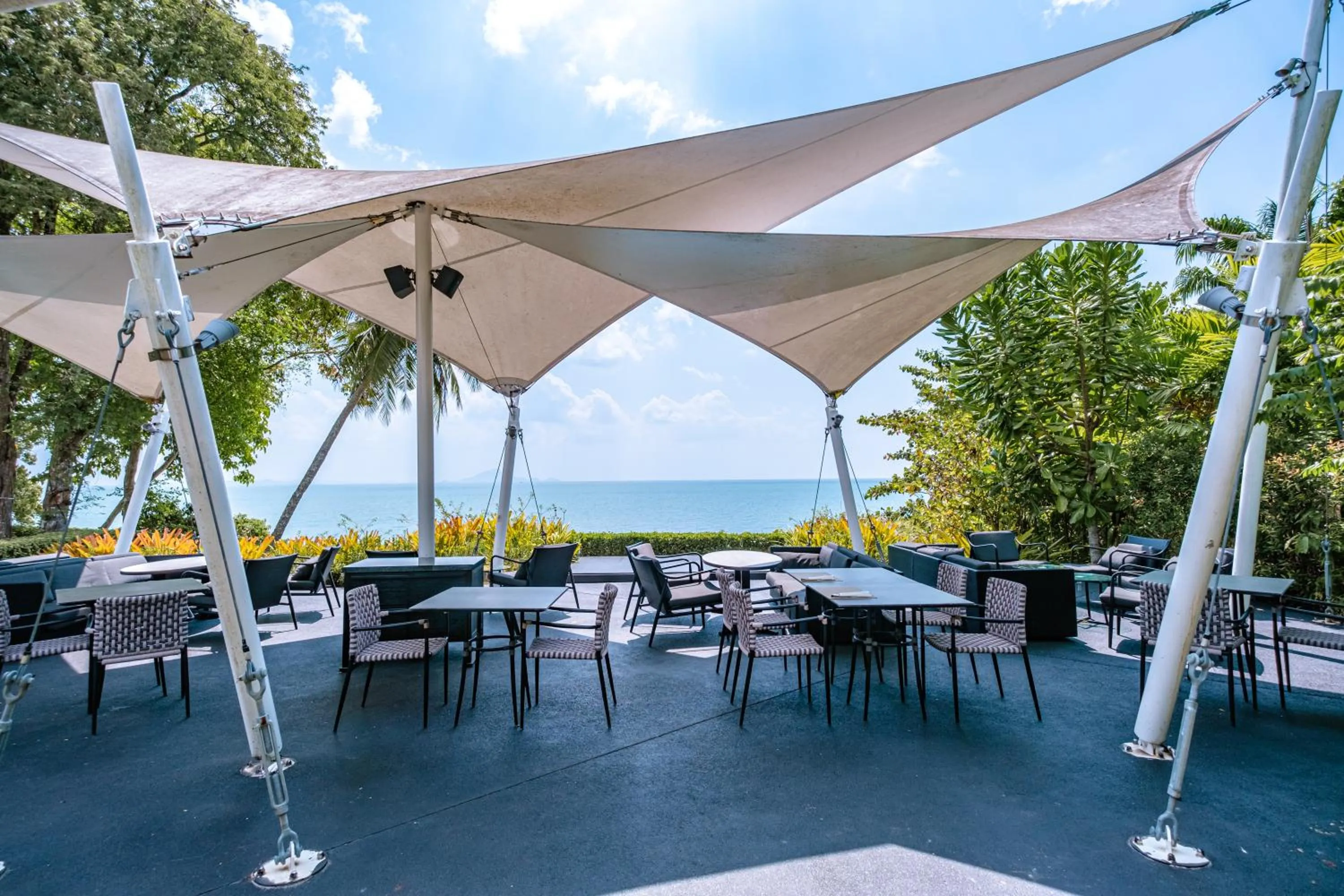 Restaurant/places to eat in The ShellSea Krabi I Luxury Beach Front Resort & Pool Villa